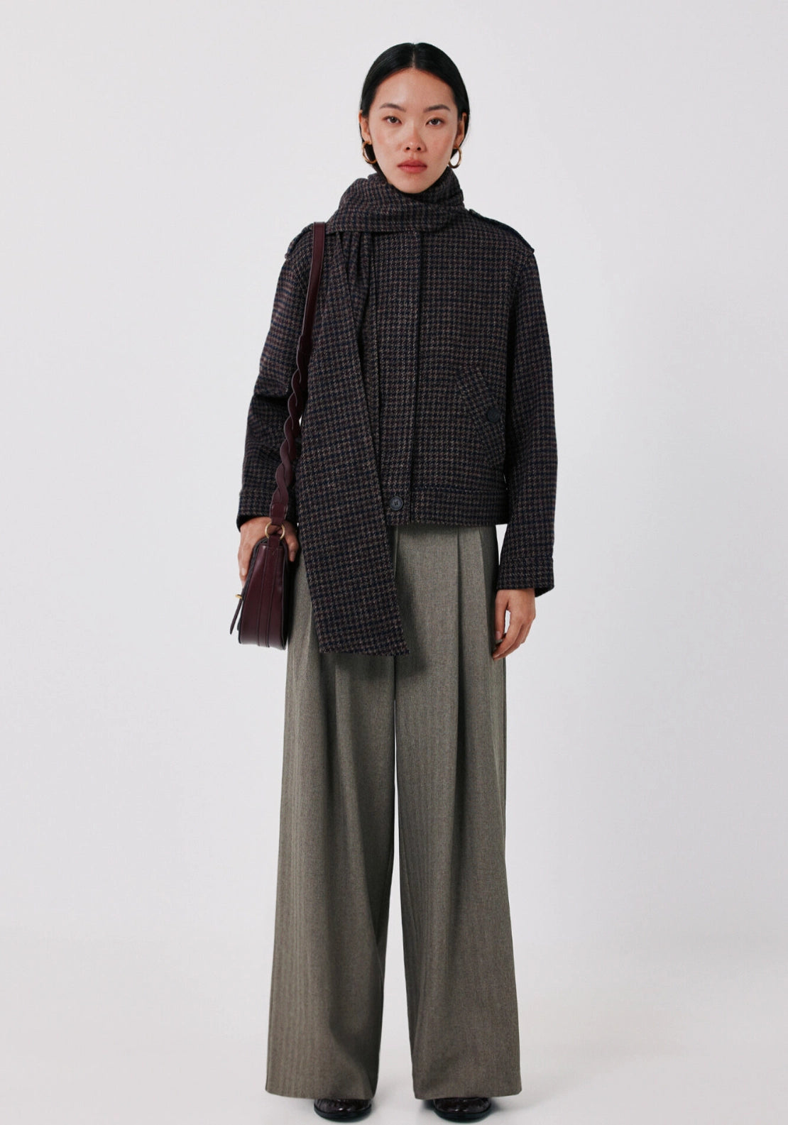 Short Jacket With Scarf - Wine
