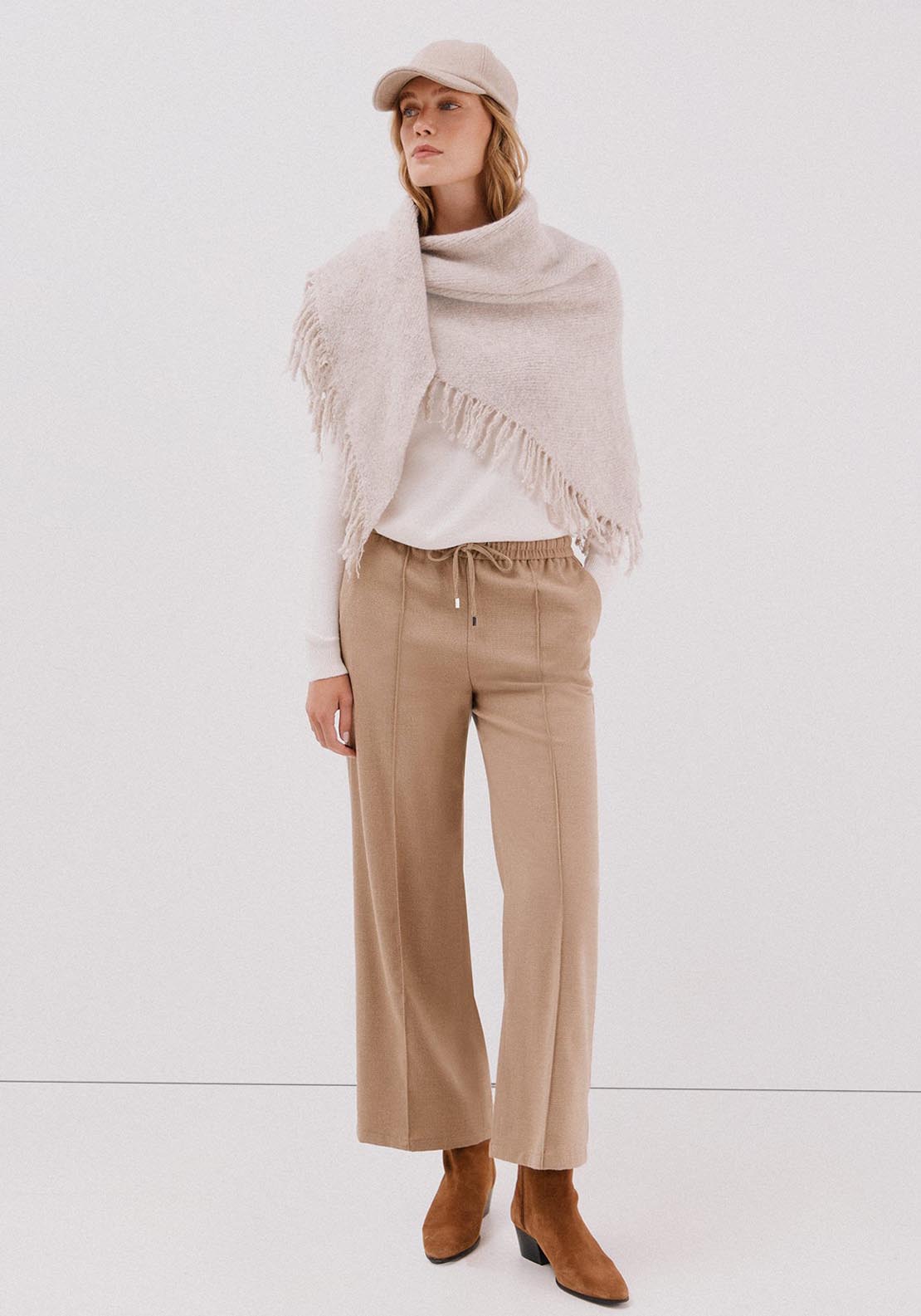 Panralón Rubber Texture Trousers - Beige