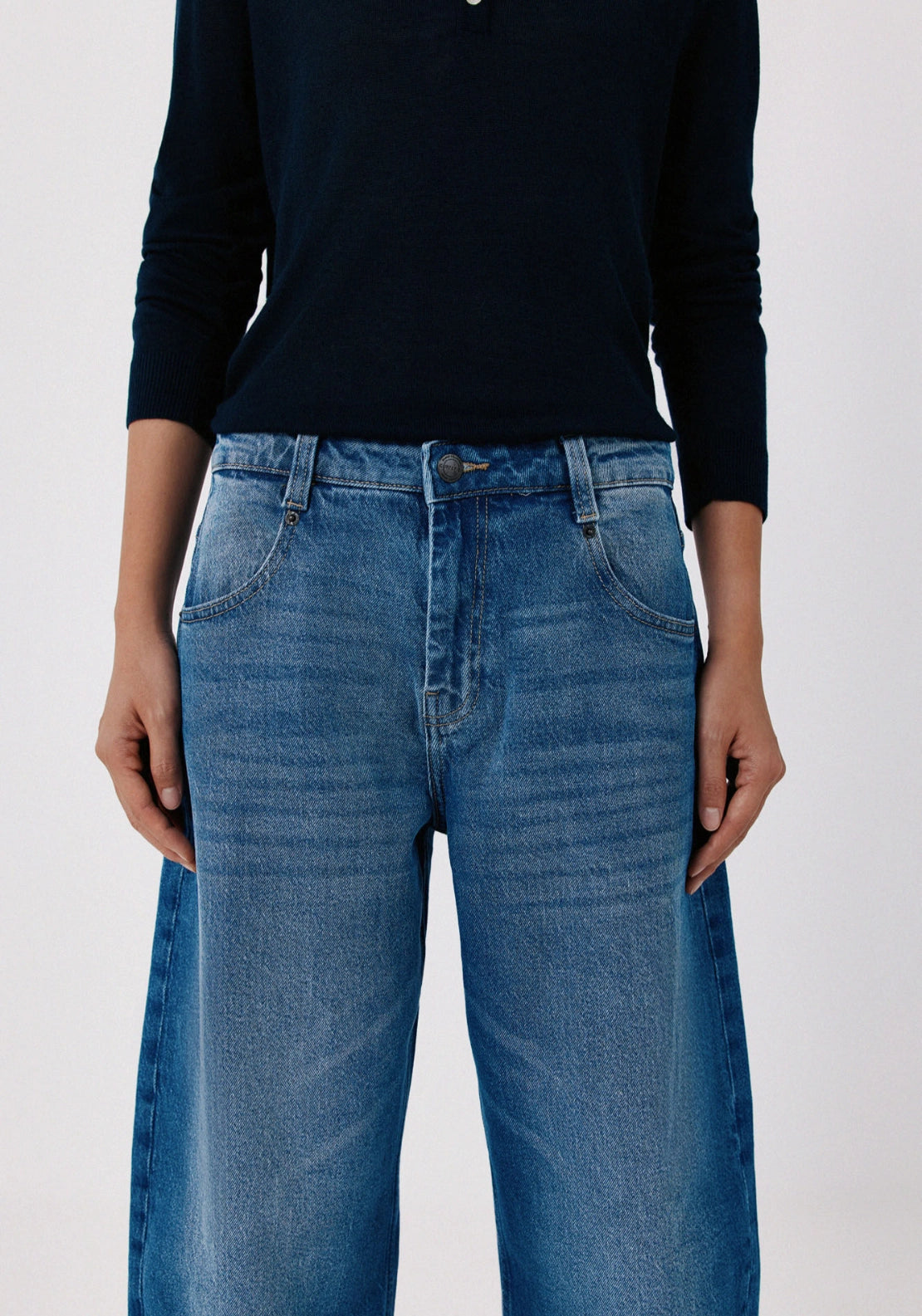 Hi Rise Barrel Jeans - Medium Blue