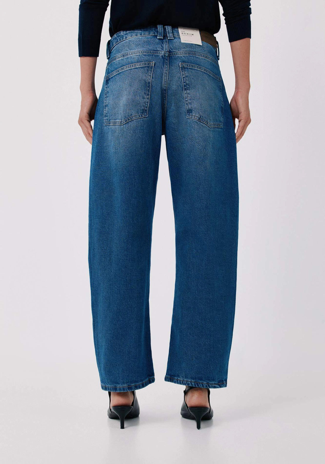 Hi Rise Barrel Jeans - Medium Blue