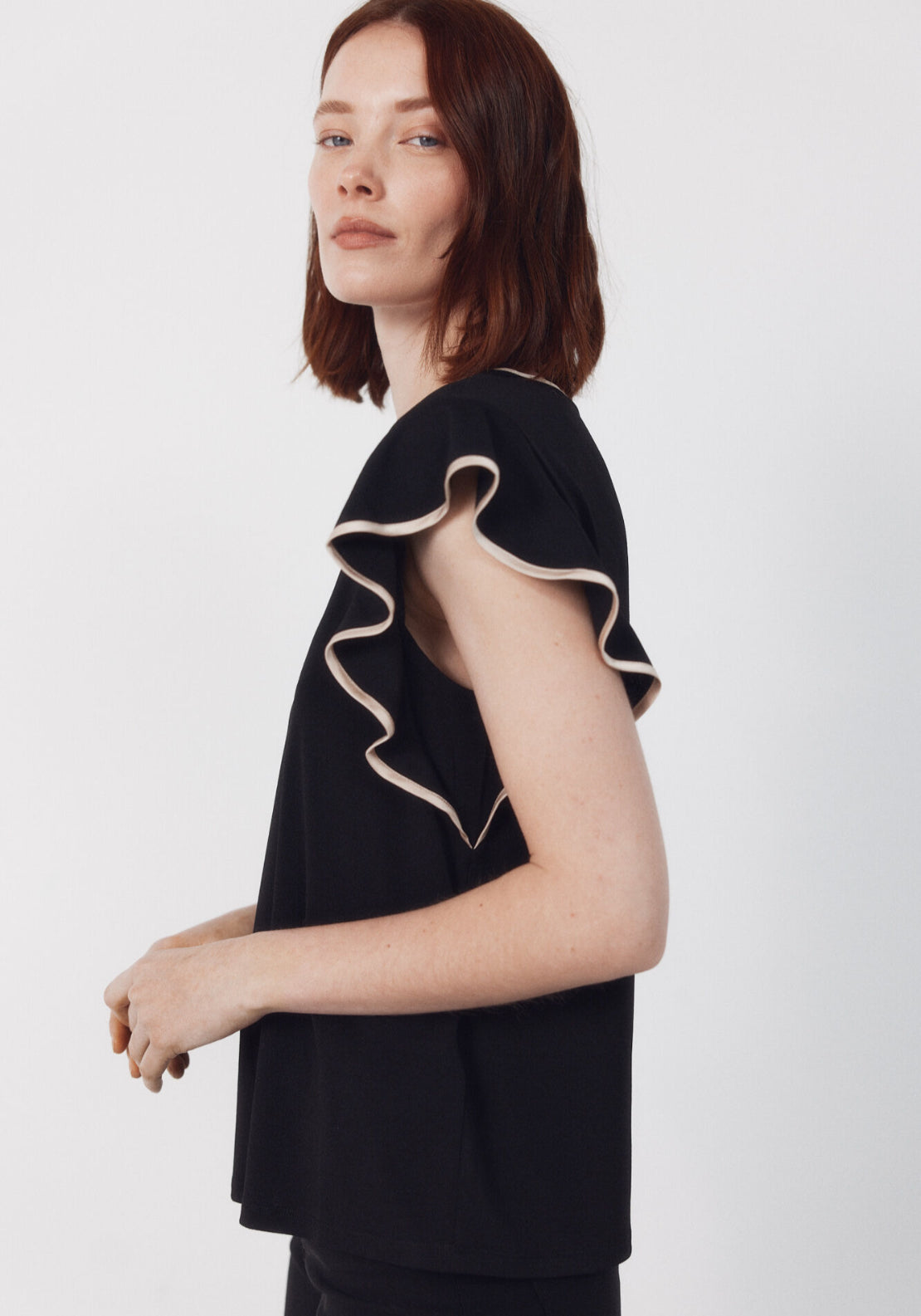 Contrasting Piping Jersey-Knit Top - Black