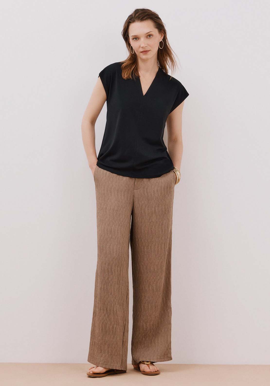 Printed T-Shirt With Gathered V Neckline - Black