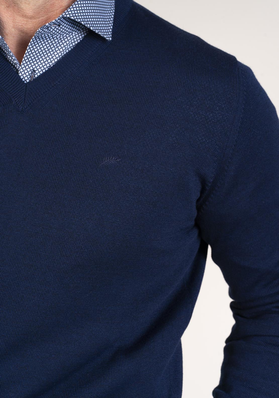 Yeats 50/50 Fine Merino Wool & Acrylic V-Neck Knit - Navy 5 Shaws Department Stores