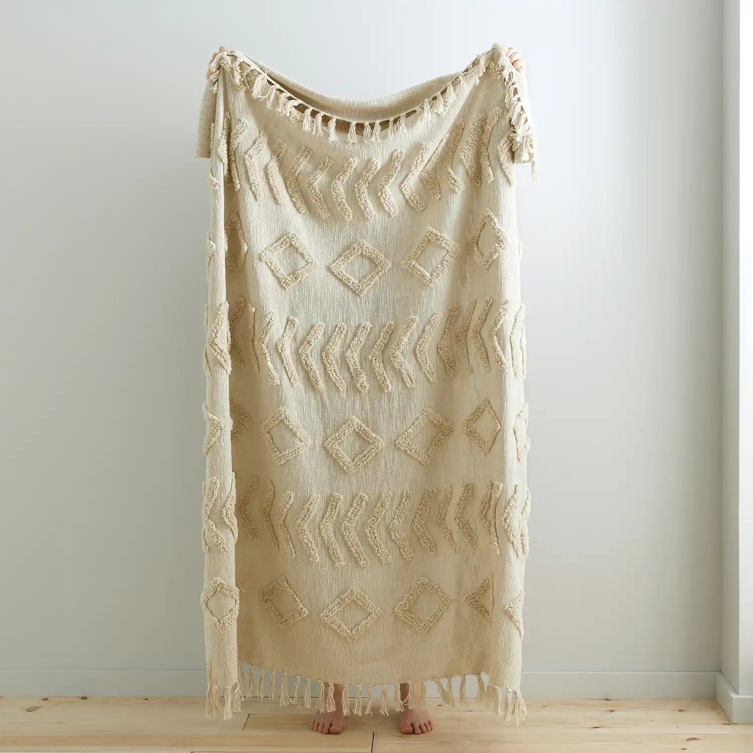 Pineapple Elephant Kabeli Tufted 130x170cm Blanket Throw Ecru 1 Shaws Department Stores