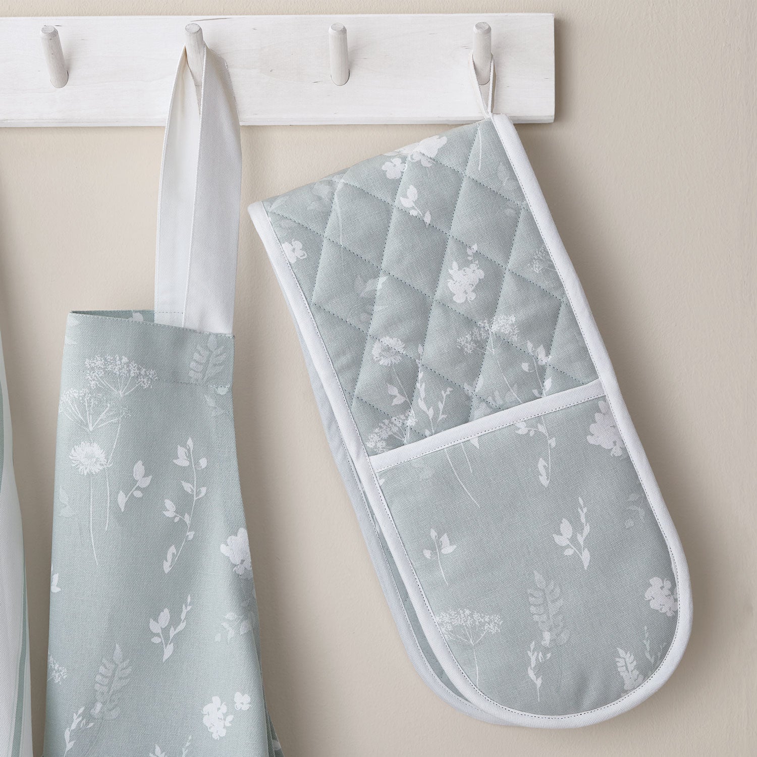 Catherine Lansfield Dining Meadowsweet Floral Double Oven Glove - Green 2 Shaws Department Stores