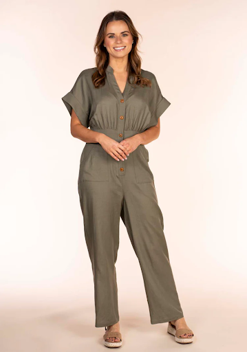 A woman wearing a linen viscose jumpsuit as an airport outfit.