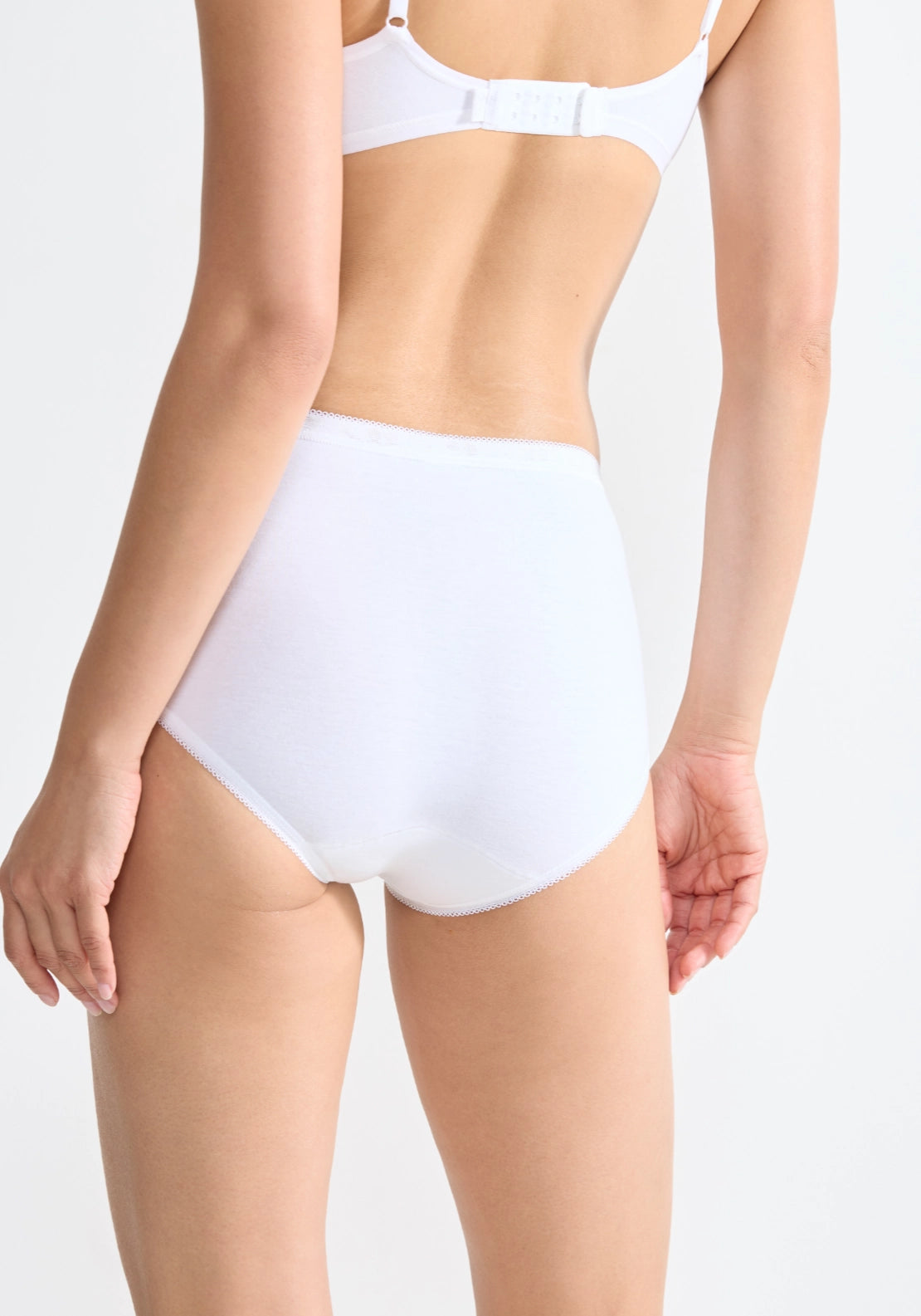 Basic Maxi Brief 3 Plus 1 Pack - White