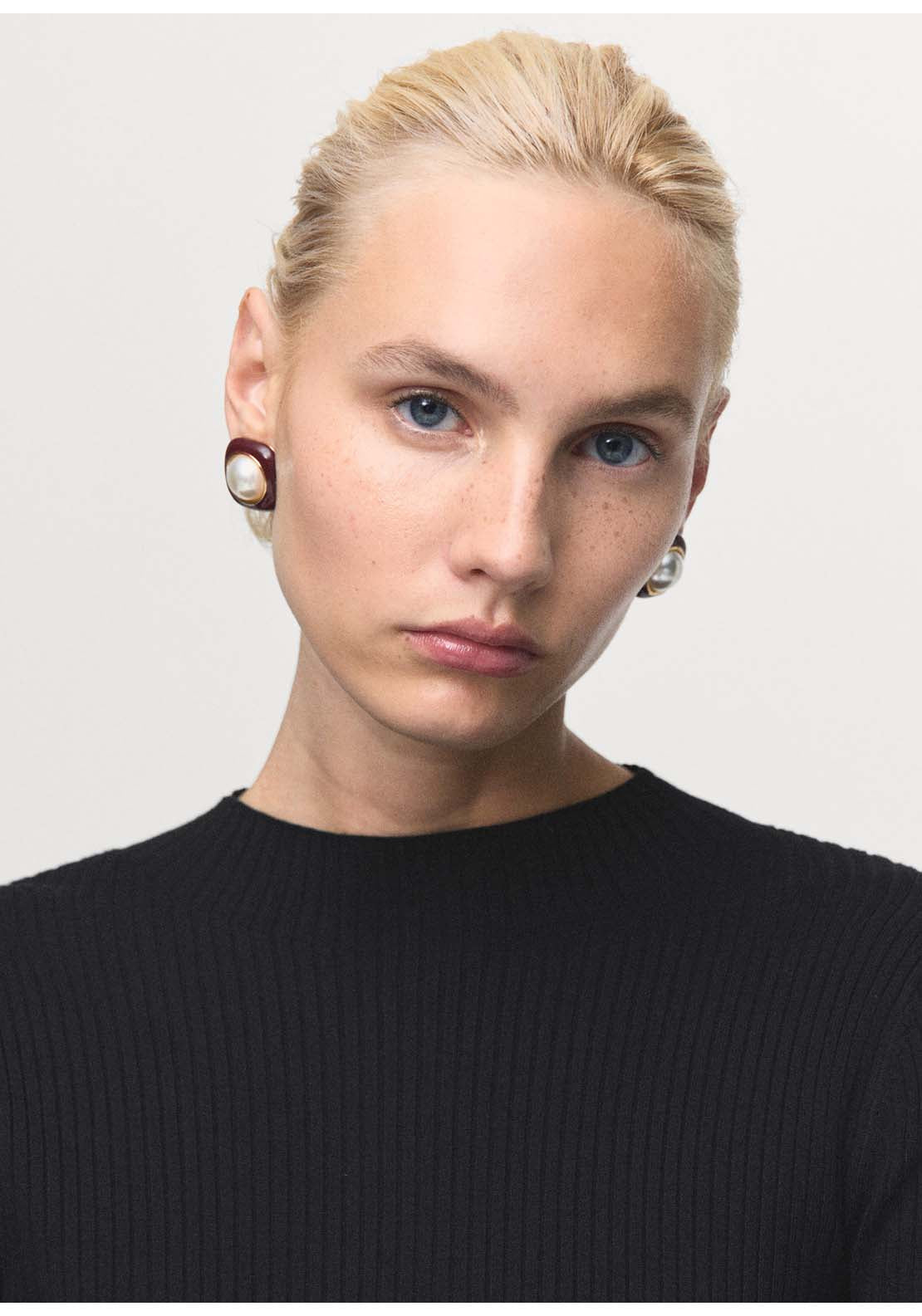 Asymmetrical Buttoned Sweater - Black