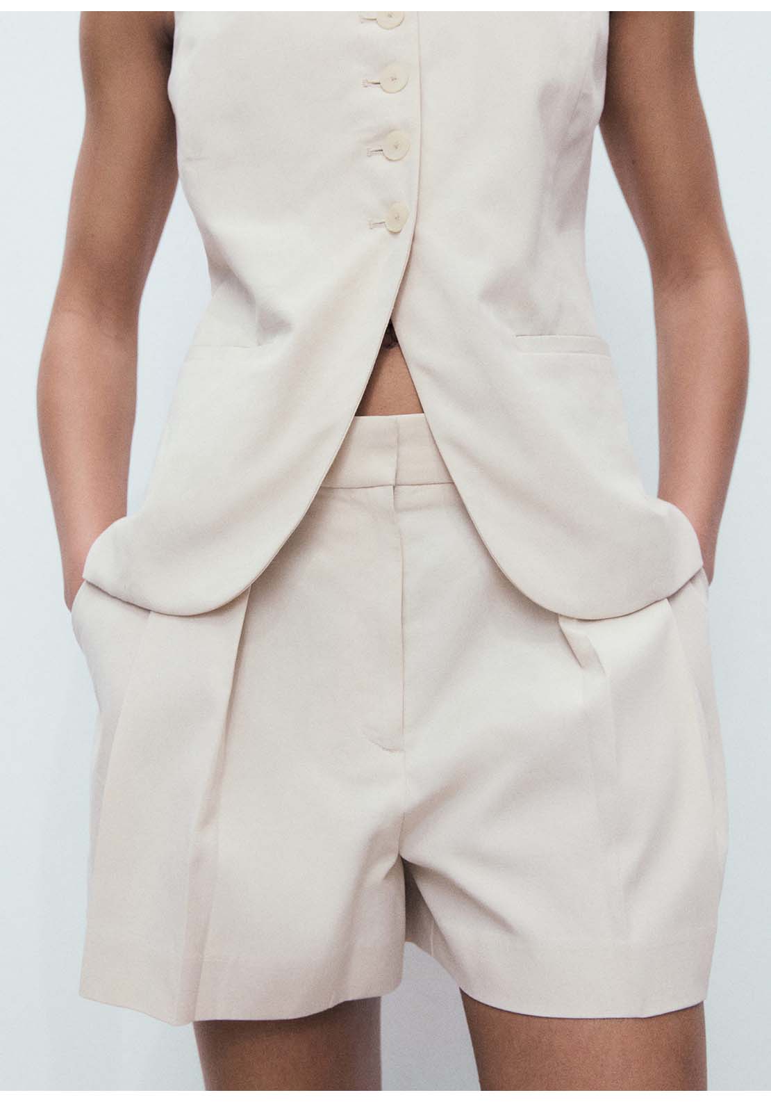 Pleated Suit Shorts - Beige