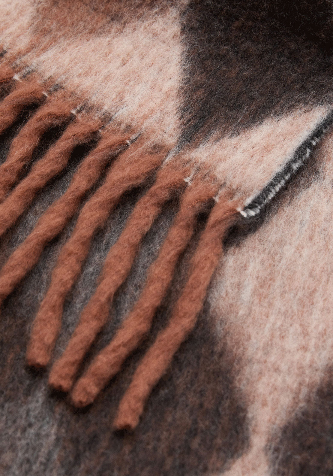 Diamond Pattern Scarf With Fringes - Brown