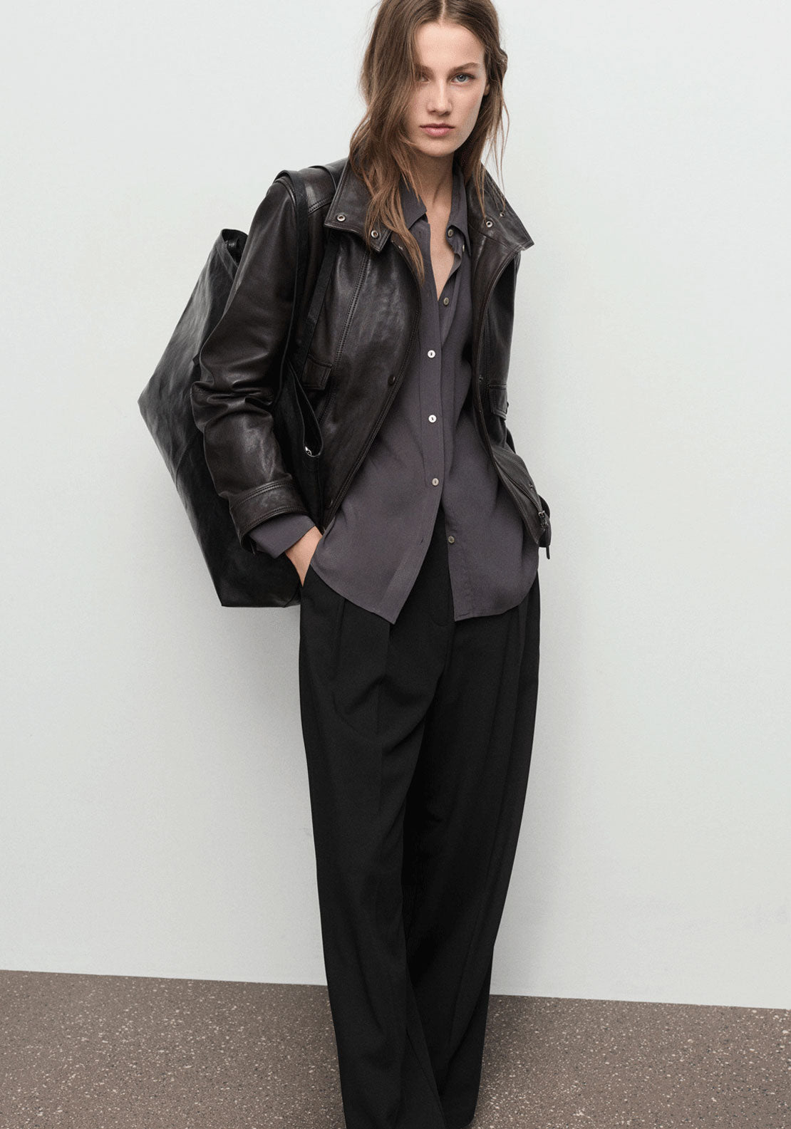 Wide Leg Mid Rise Pleated Trousers - Black