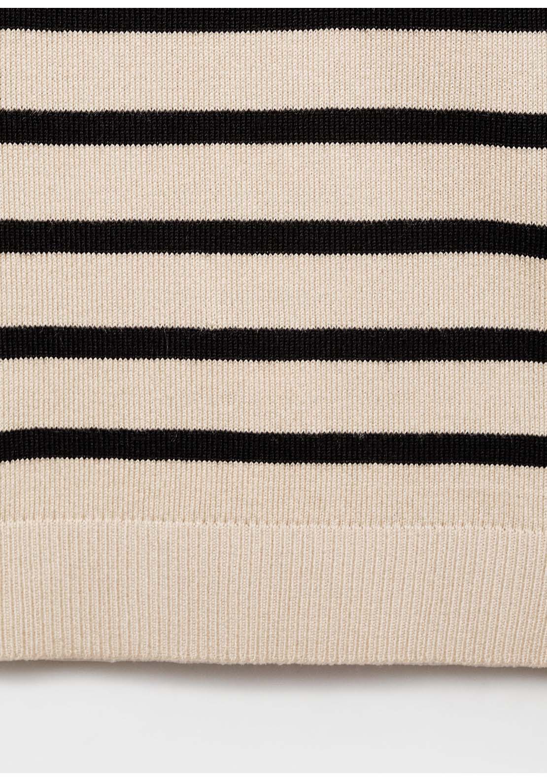 Short-Sleeved Fine Knit Sweater - Brown