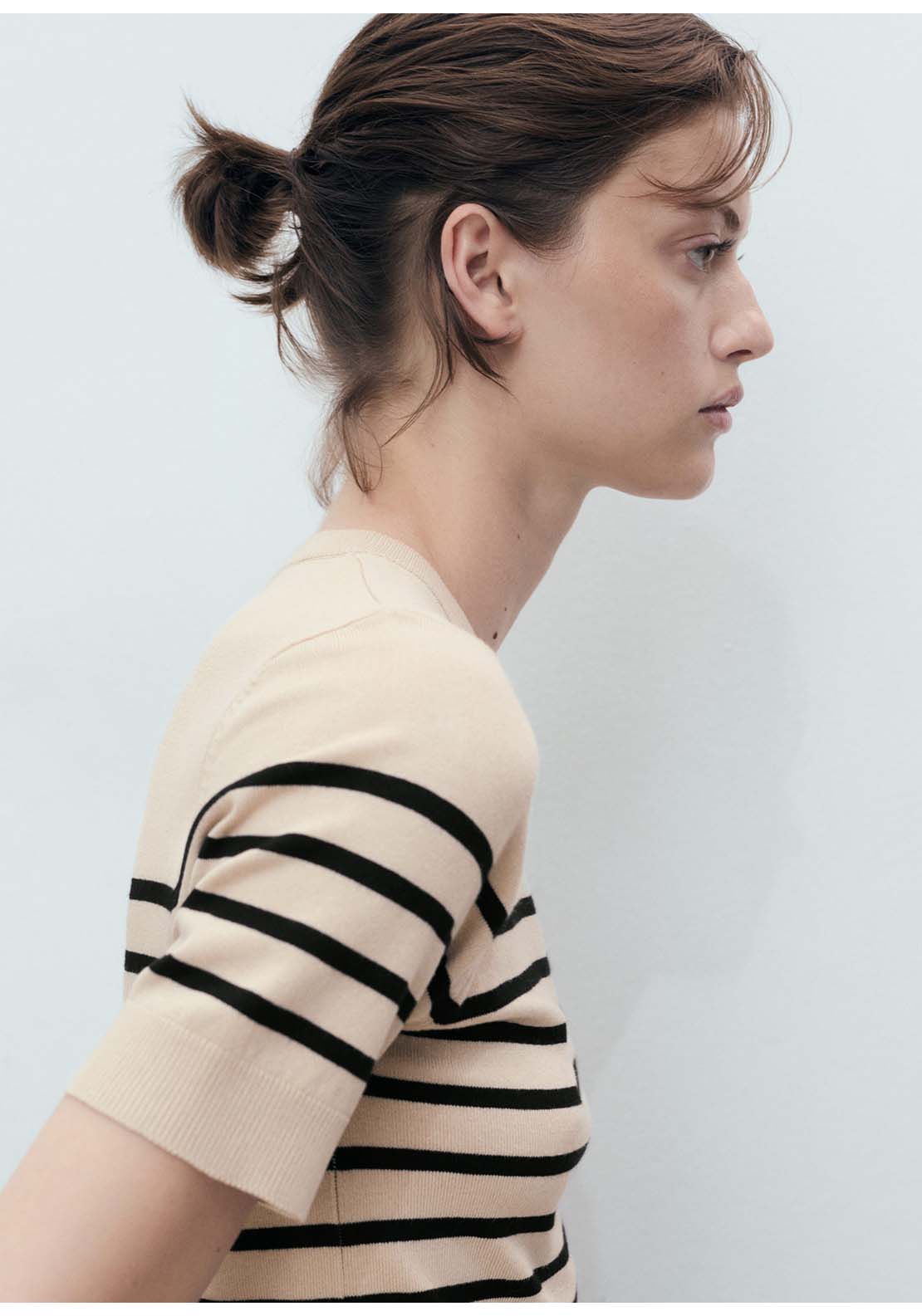 Short-Sleeved Fine Knit Sweater - Brown