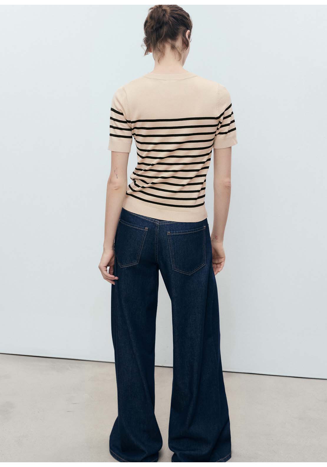 Short-Sleeved Fine Knit Sweater - Brown