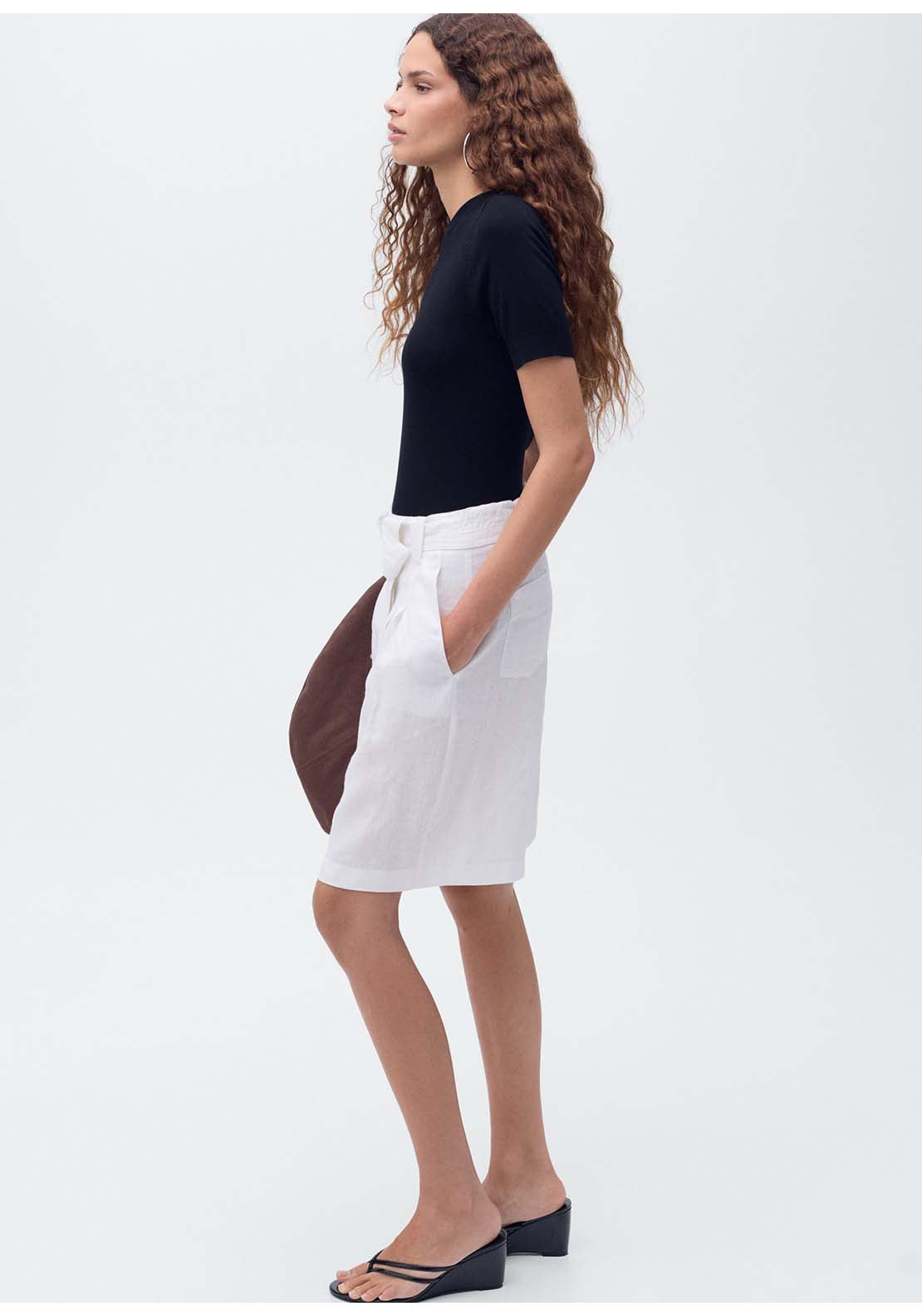 Short-Sleeved Fine Knit Sweater - Black