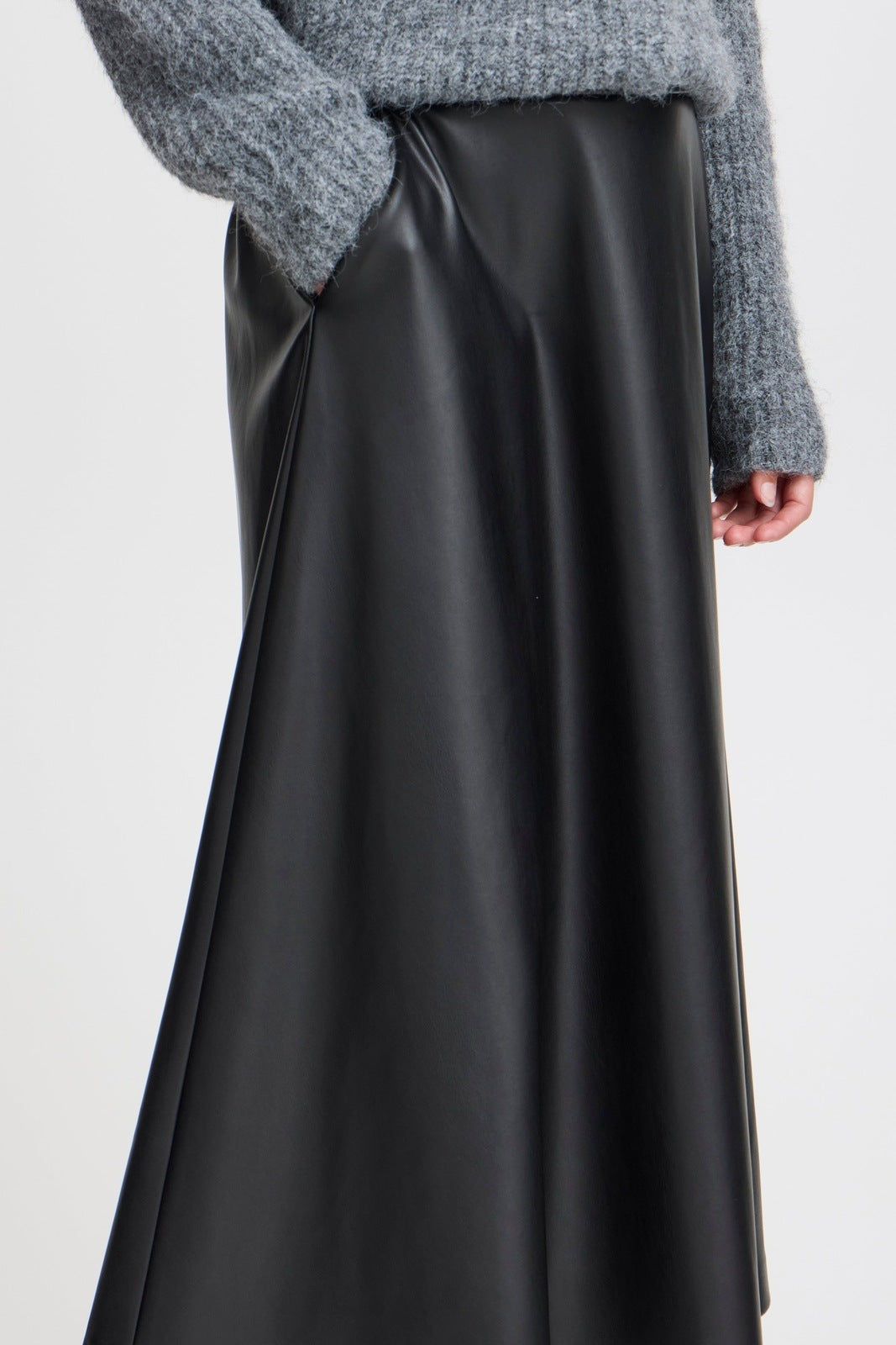 B Young Dasama Full Casual Skirt - Black 3 Shaws Department Stores