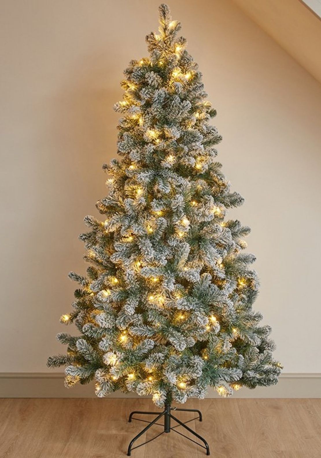 Inlit Snowy King Pine Tree - Green