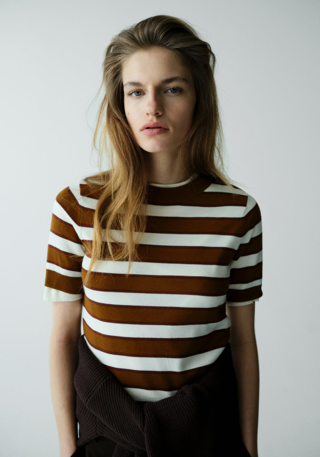 Short Sleeved Knitted Sweater - Brown