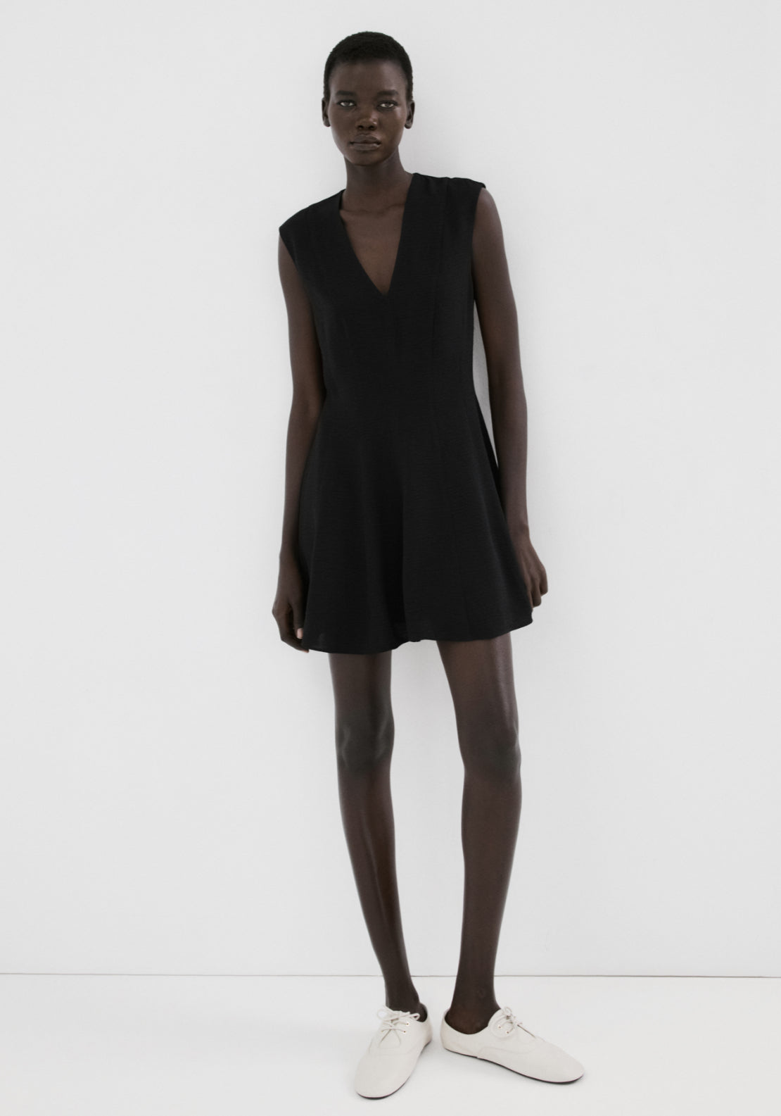 Flounce Dress With V-Neck - Black