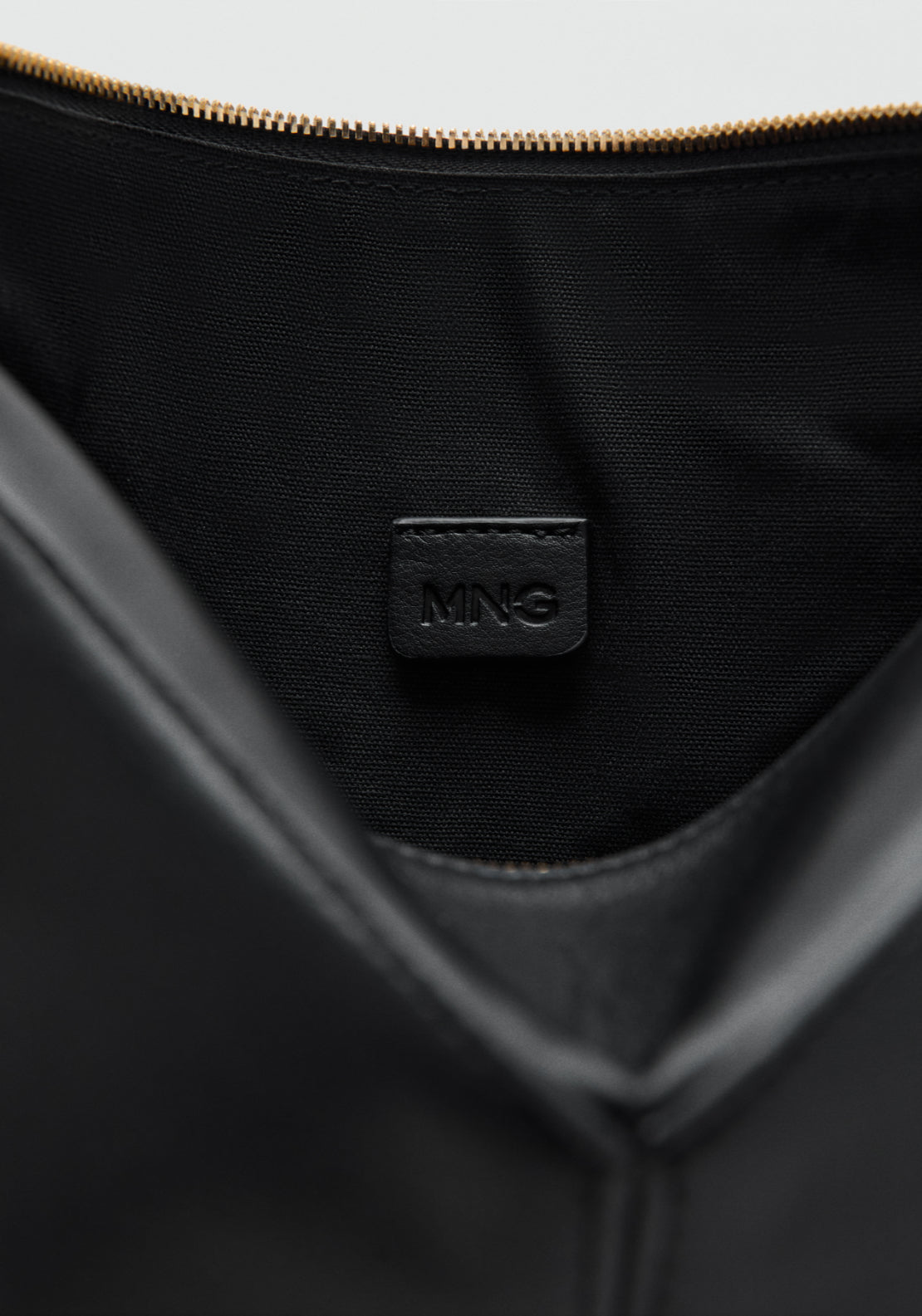 Adjustable Strap Shoulder Bag - Black