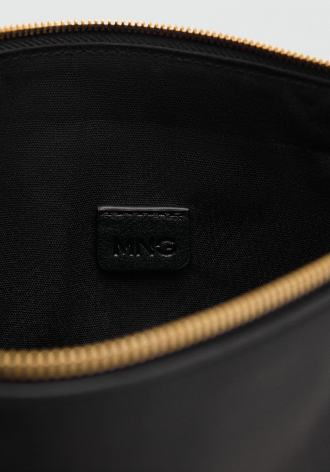 Adjustable Strap Shoulder Bag - Black