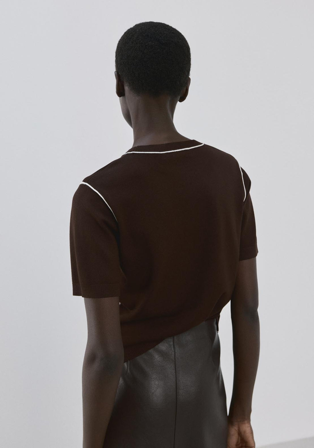 Fine Knit Sweater With Contrasting Stripes - Brown