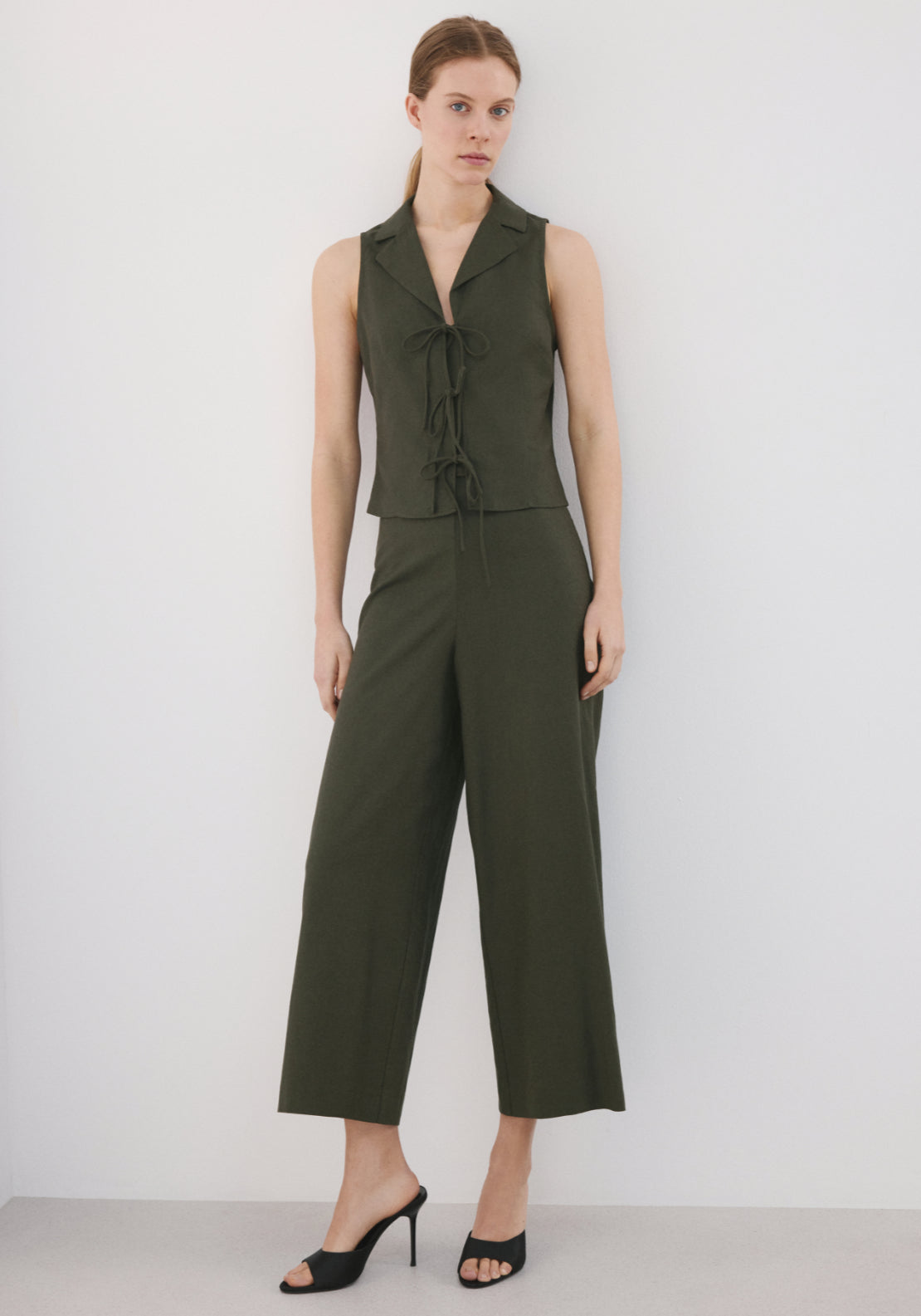 Top With Lapels And Ties - Green