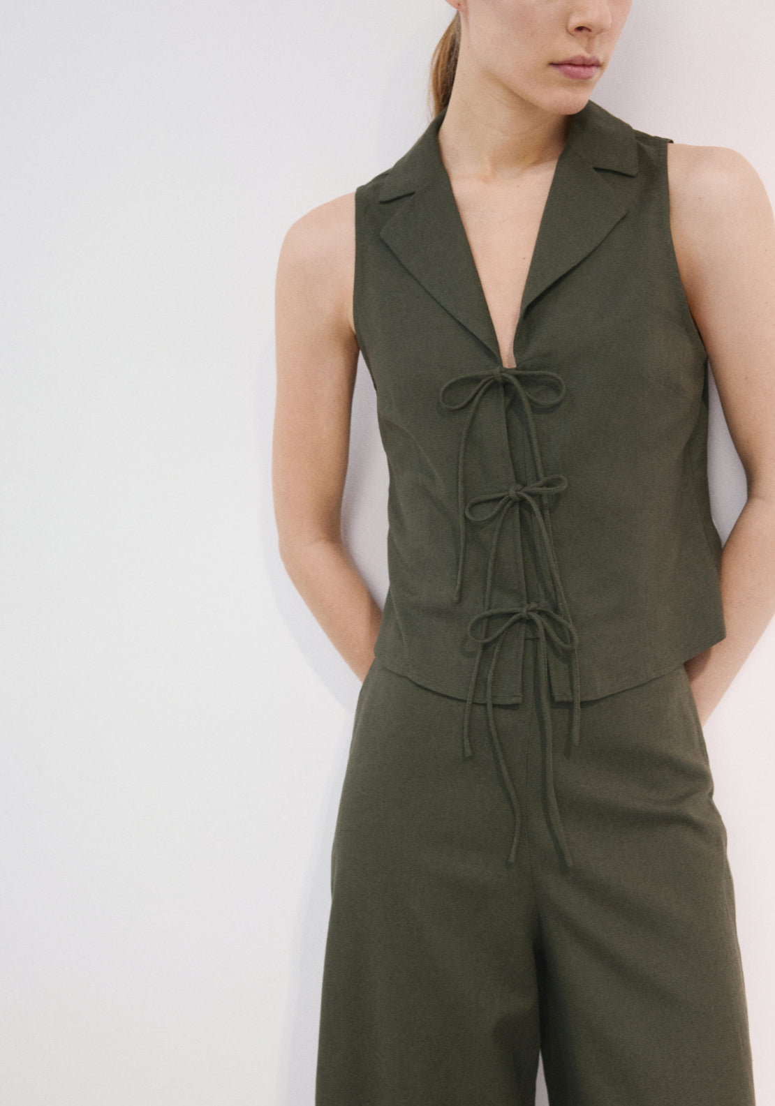 Top With Lapels And Ties - Green