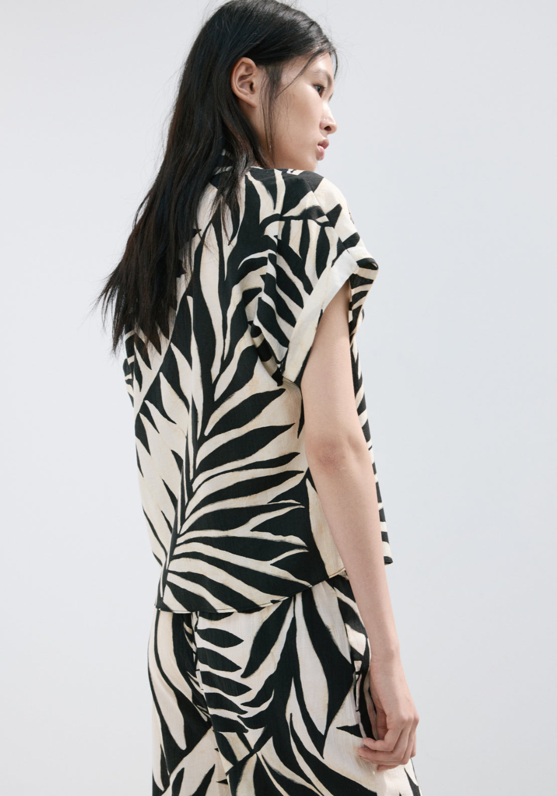 Flowy Printed Shirt - Black And White