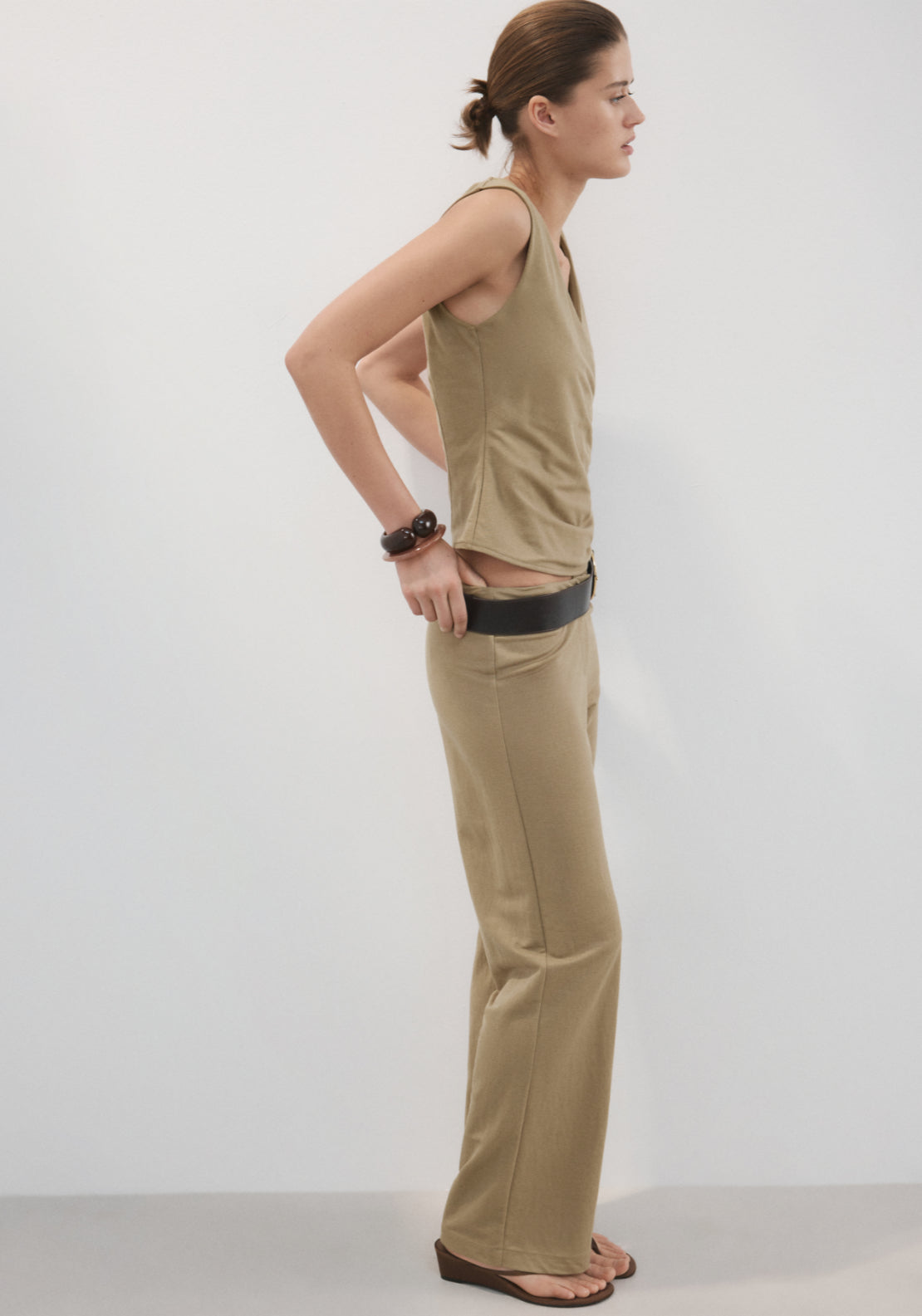 Straight Mid Rise Trousers - Beige