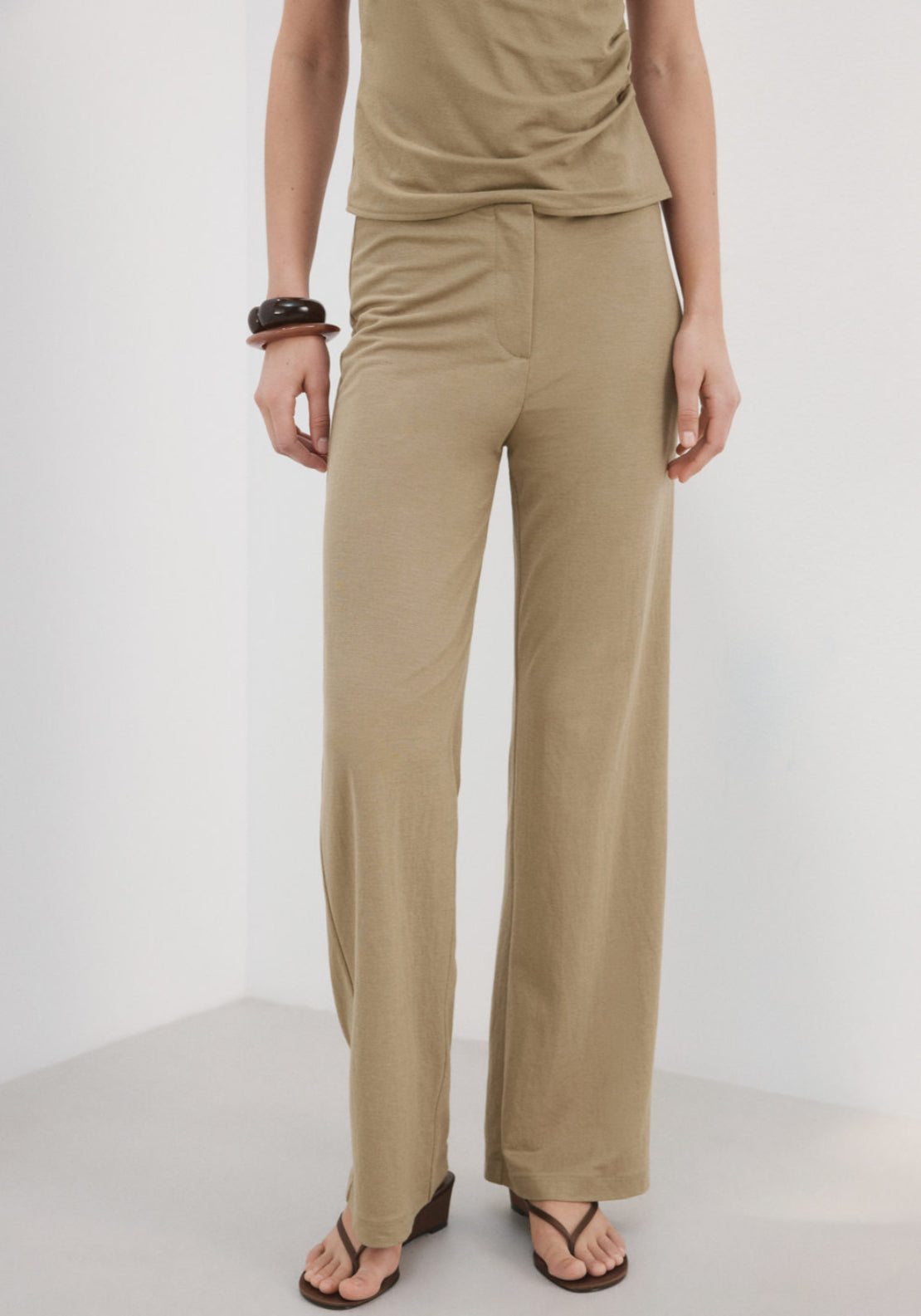 Straight Mid Rise Trousers - Beige