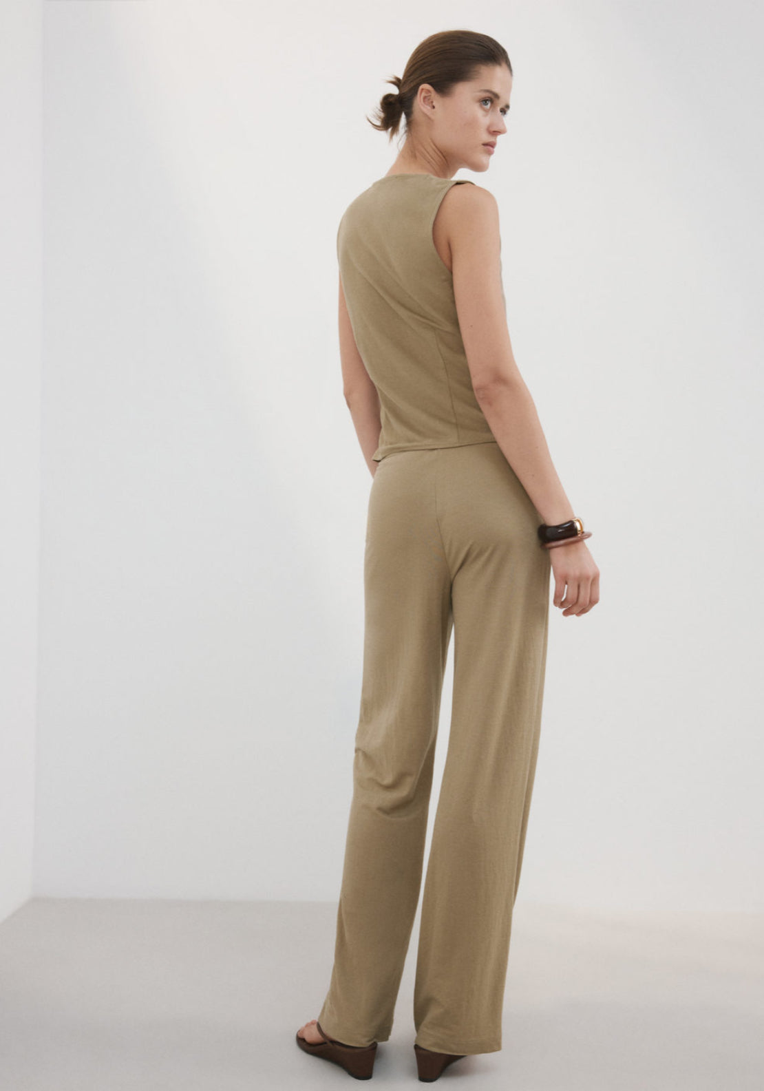 Straight Mid Rise Trousers - Beige
