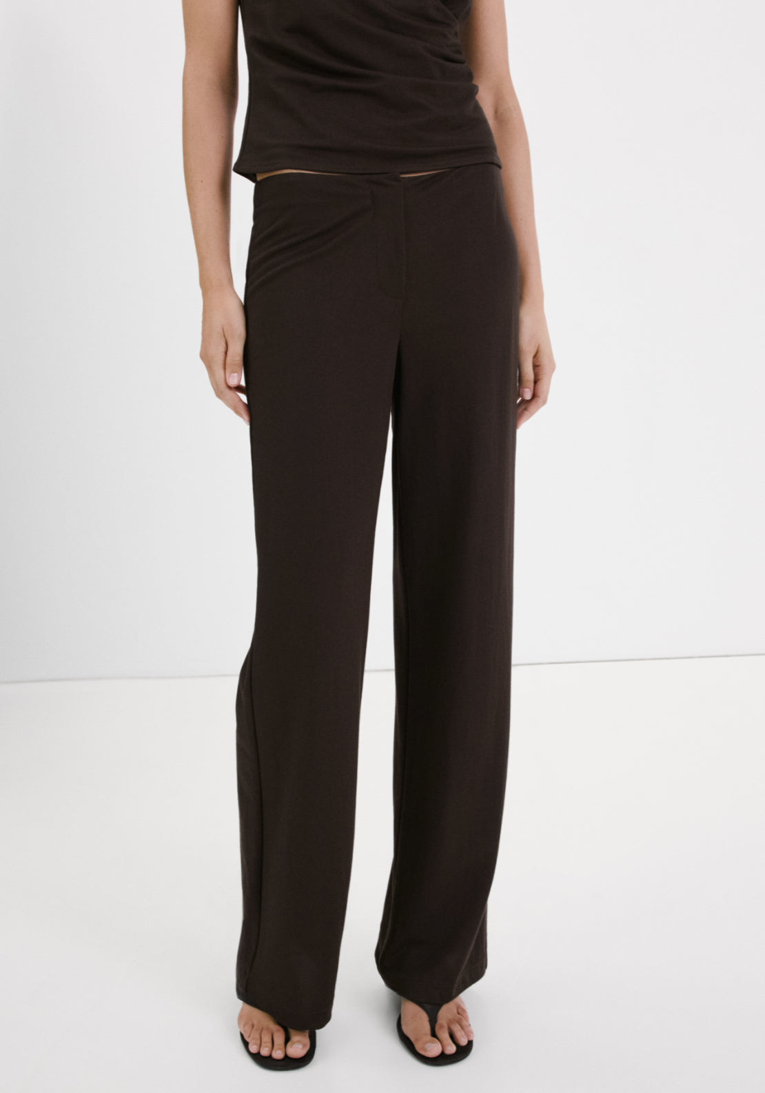 Straight Mid Rise Trousers - Brown