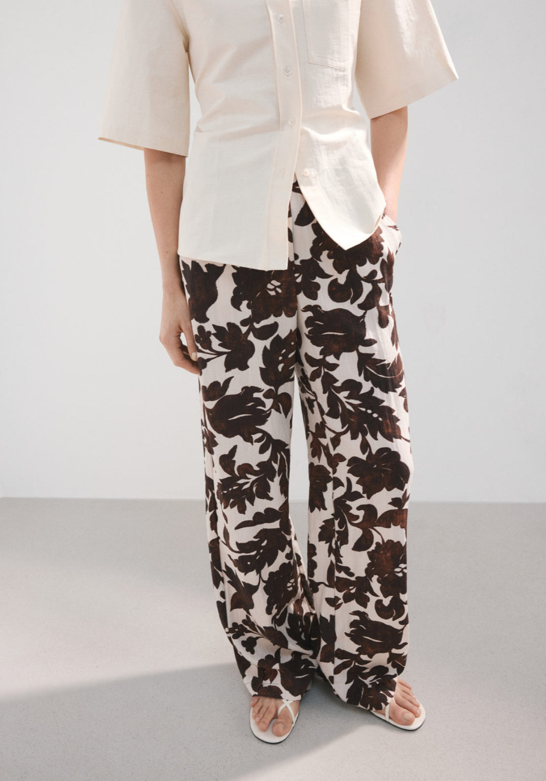 Floral Print Trousers - Brown