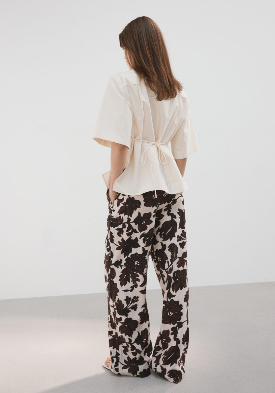 Floral Print Trousers - Brown