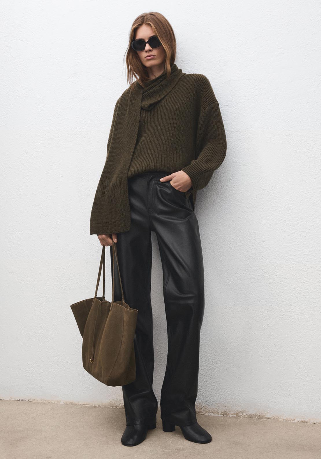 Suede Shopper Bag With Bow Closure - Beige