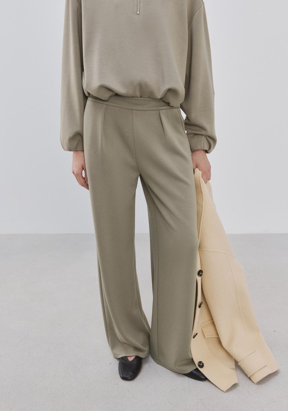 Straight Fit Trousers With Elastic Waist - Green