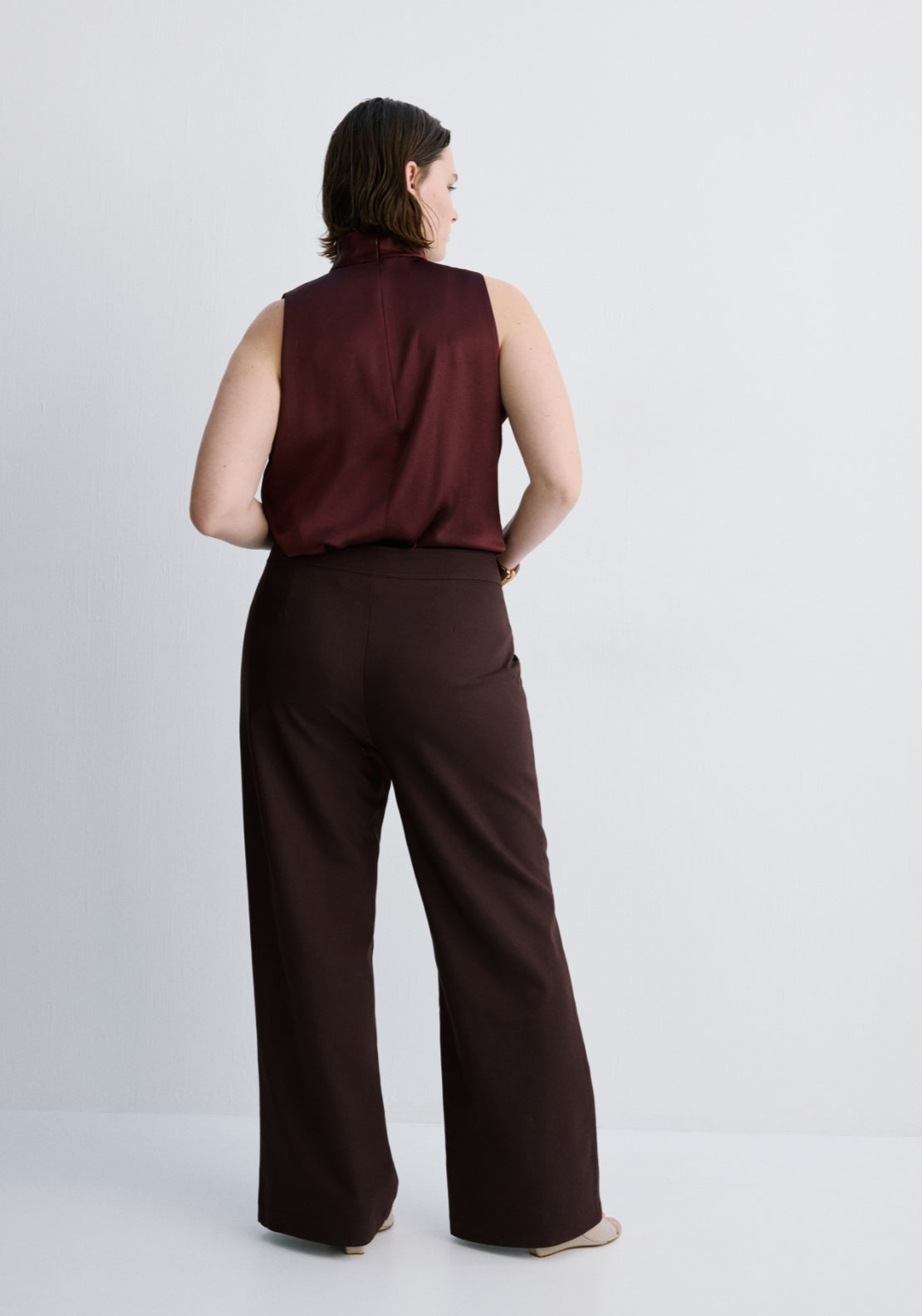 Straight Trousers With Jewel Buttons - Burgundy