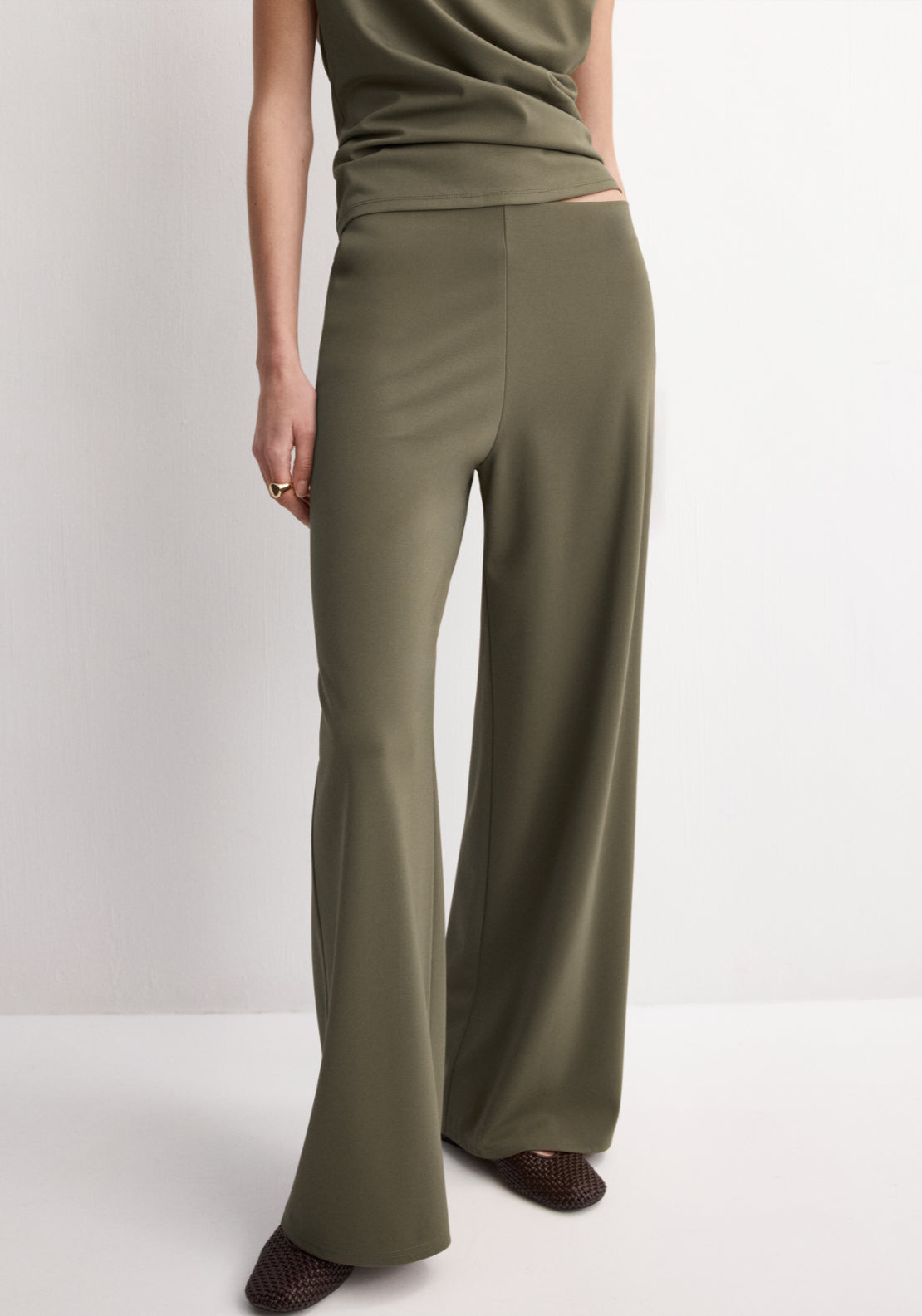 Fluid Straight Fit Trousers With Elastic Waist - Green