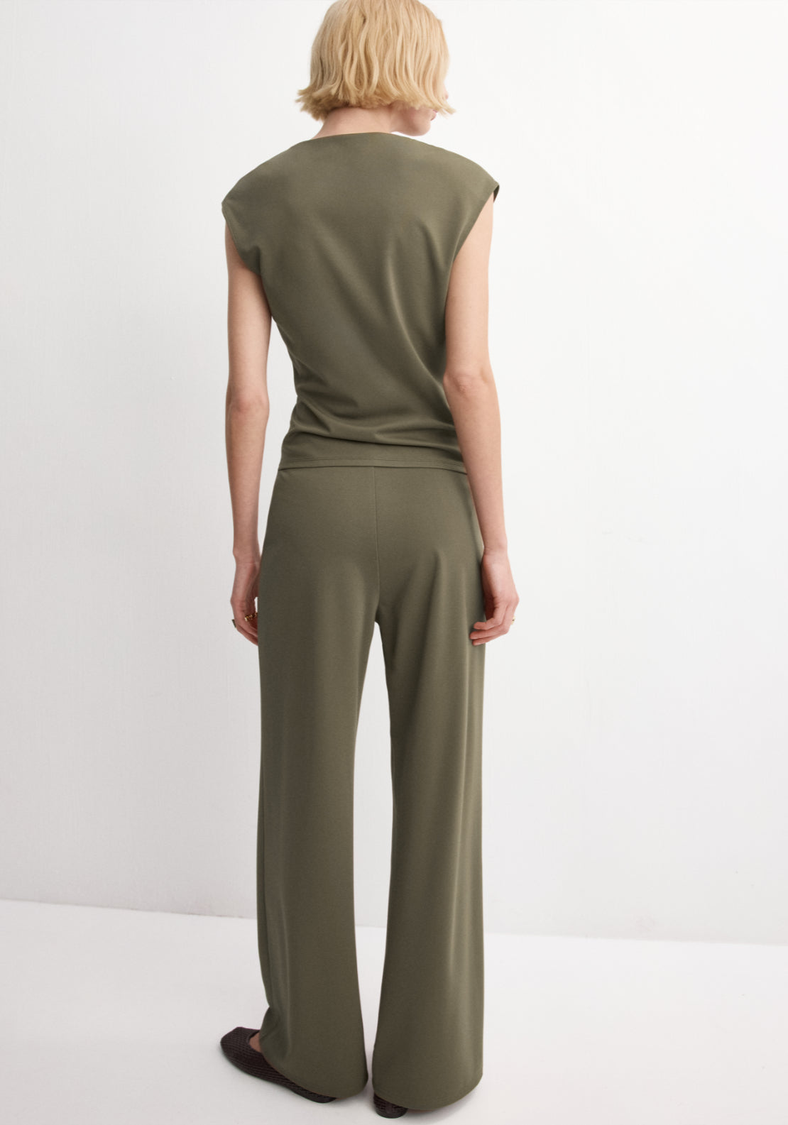 Fluid Straight Fit Trousers With Elastic Waist - Green