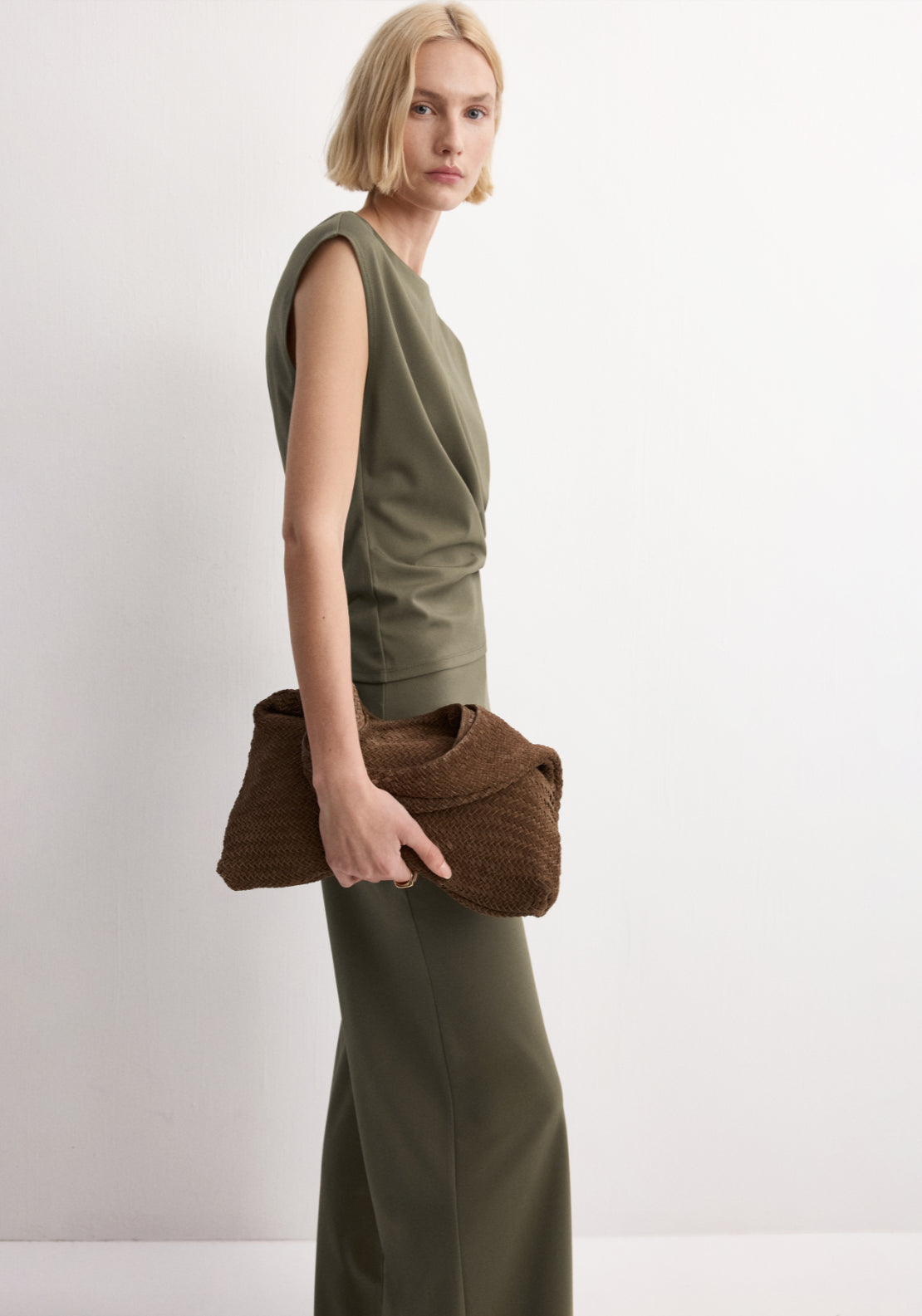Fluid Straight Fit Trousers With Elastic Waist - Green