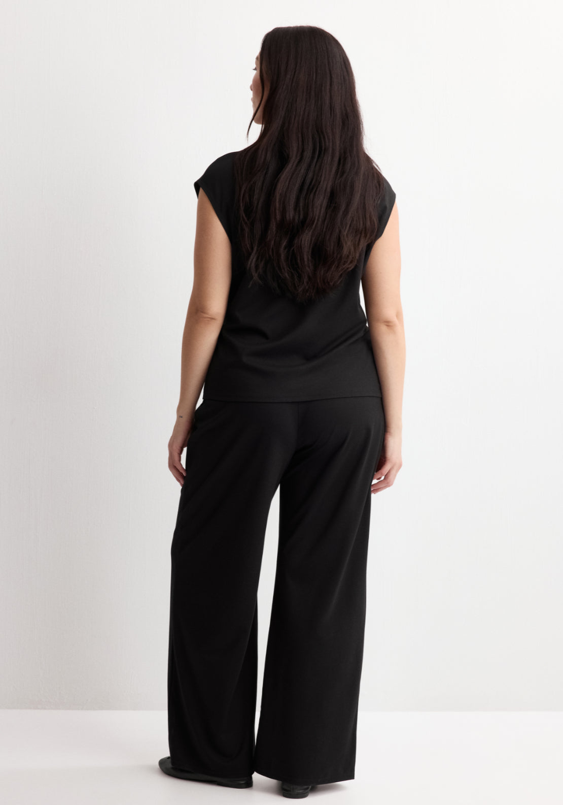 Straight Fit Trousers With Elastic Waist - Black