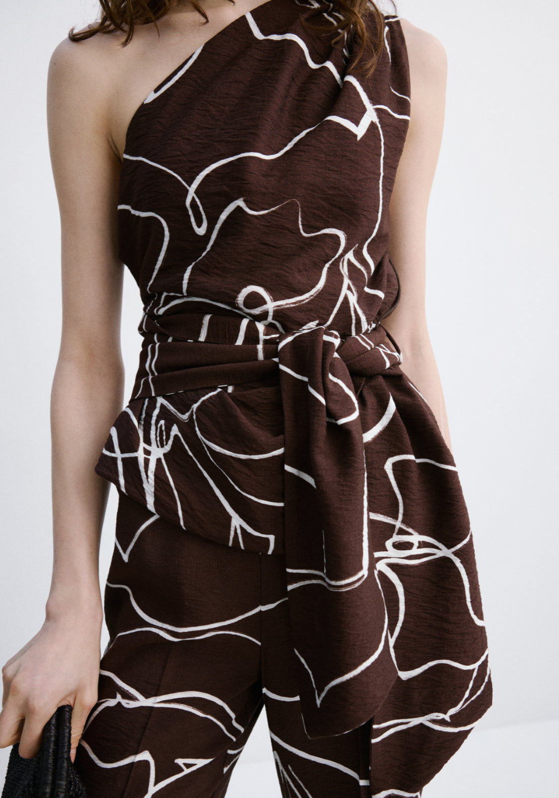 Asymmetric printed top - Brown