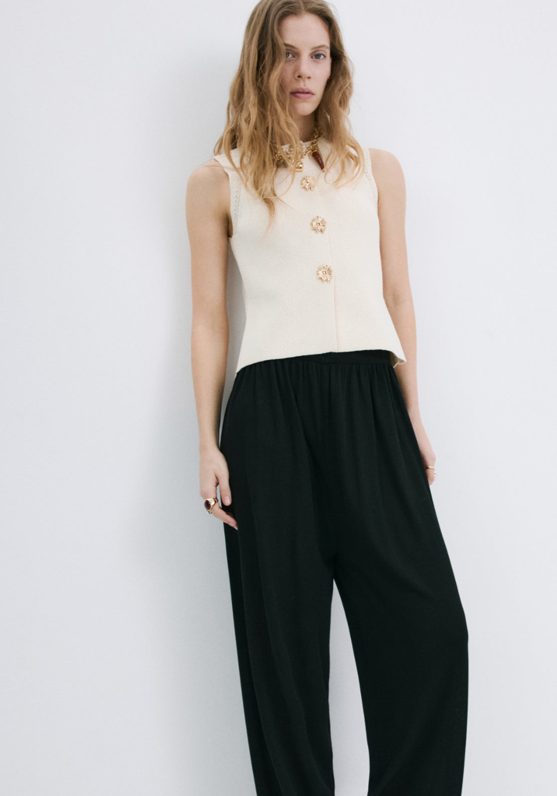 Knitted Waistcoat With Contrast Piping - Cream