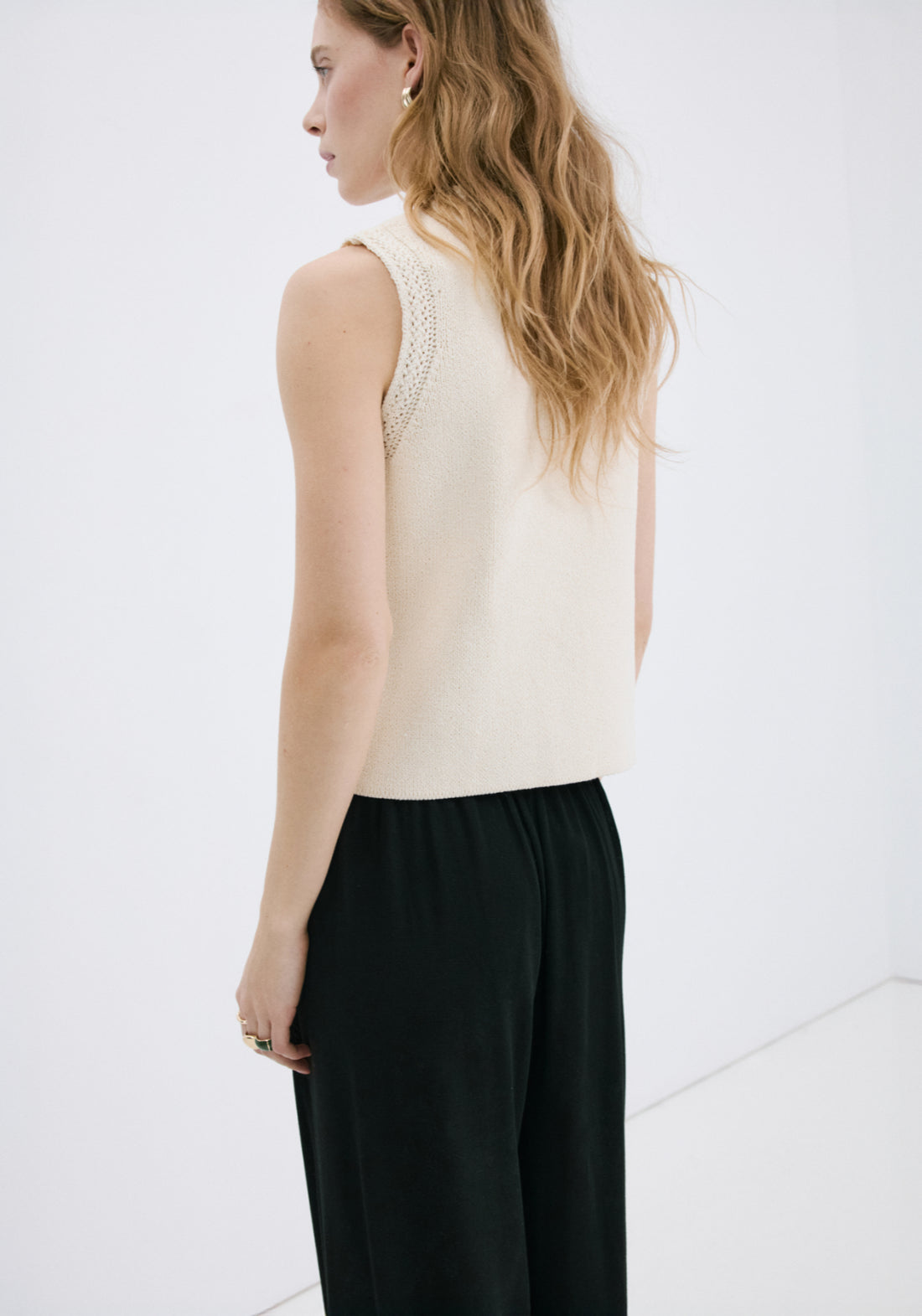 Knitted Waistcoat With Contrast Piping - Cream