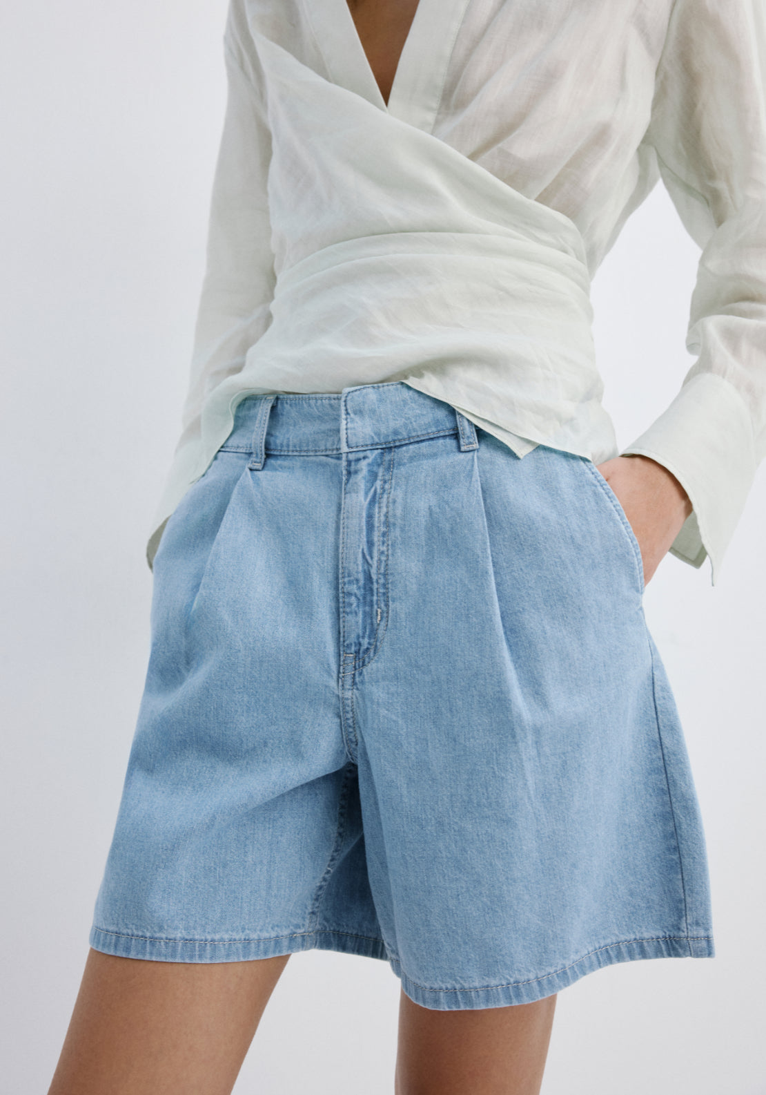 Mid Rise Denim Bermuda Shorts With Pleats - Denim Blue