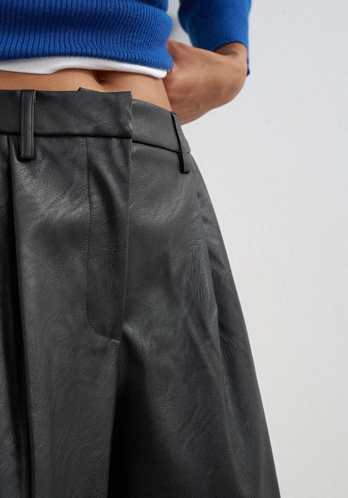 Tesa Coated Pleated Trousers - Black