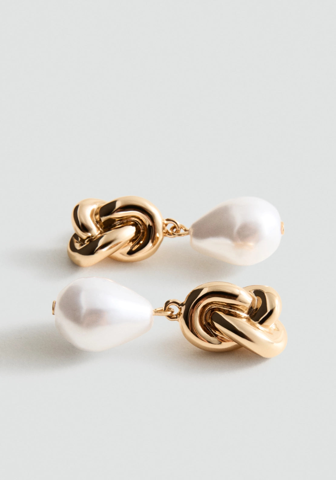 Pearl Dangle Earrings - Gold