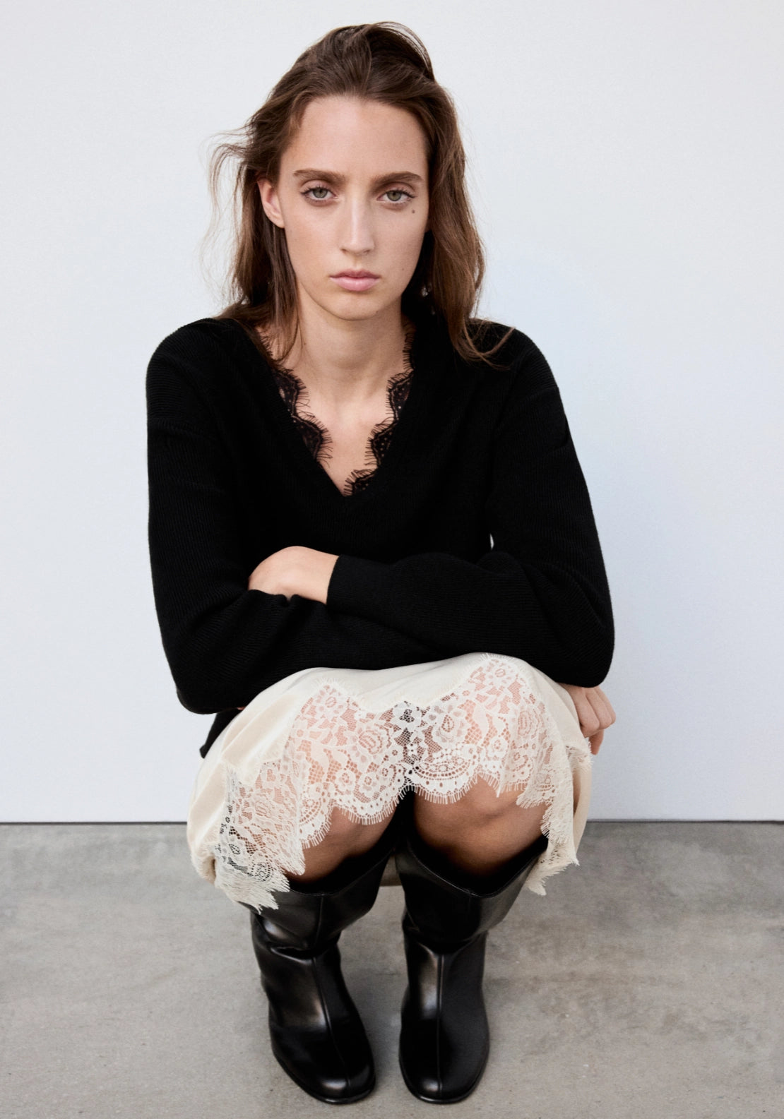 Sweater V-Neck With Lace Detail - Black