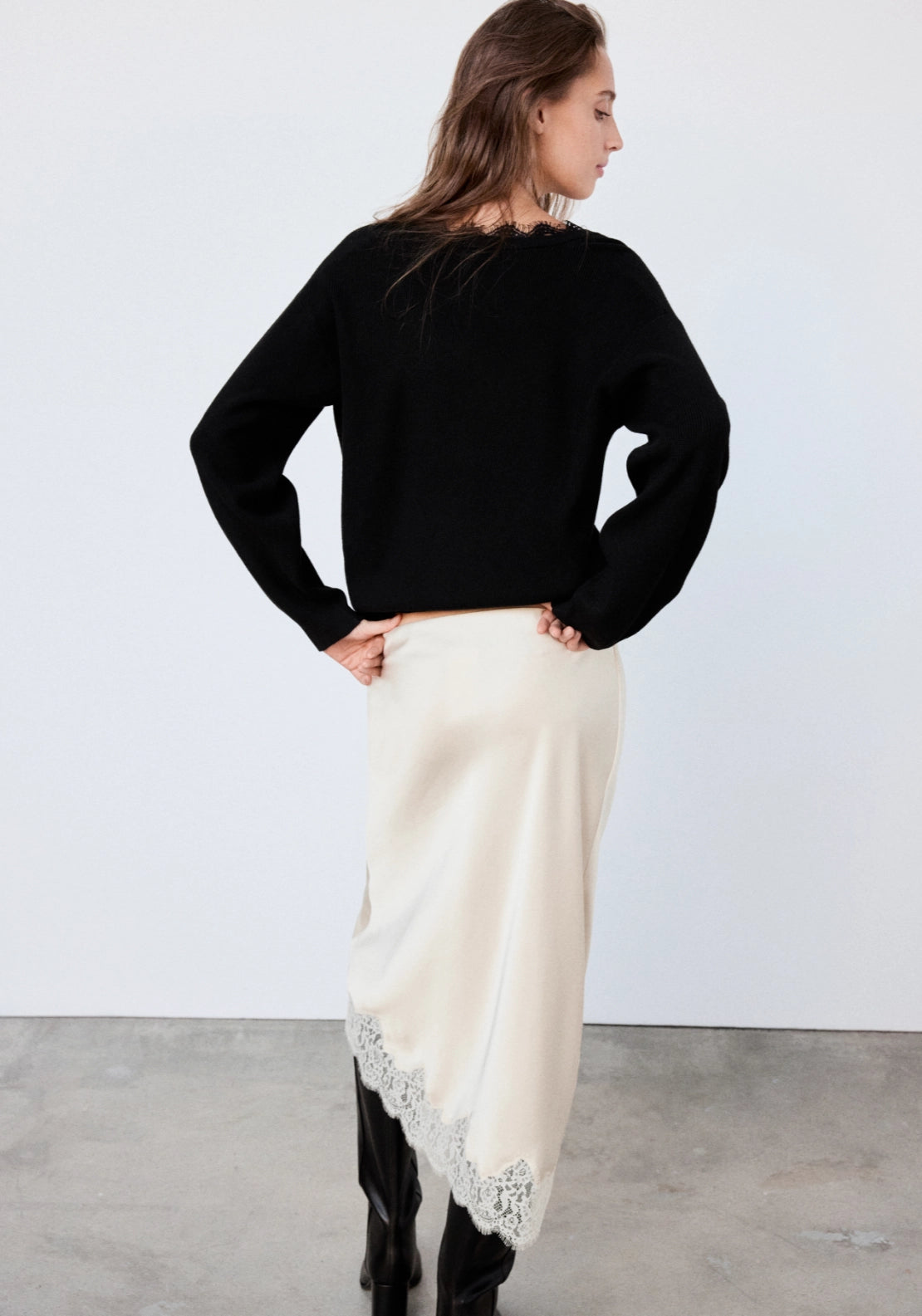 Sweater V-Neck With Lace Detail - Black